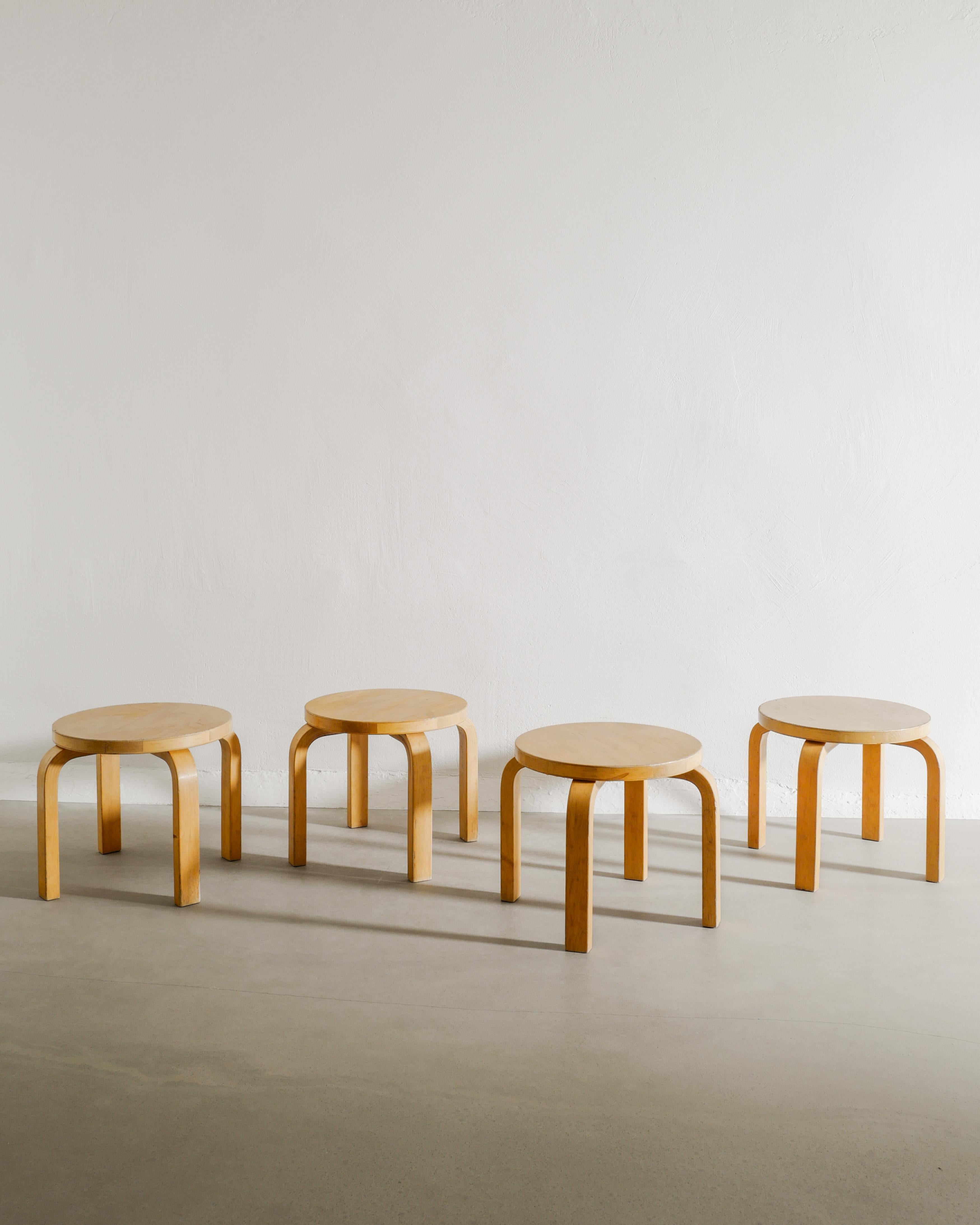 Rare set of four Finnish wooden four legged low children stools in bent birch by Alvar Aalto produced by Artek Finland ca 1980s. In good original and matching condition with natural patina from aging. 

Dimensions: H: 32 cm / 12.60