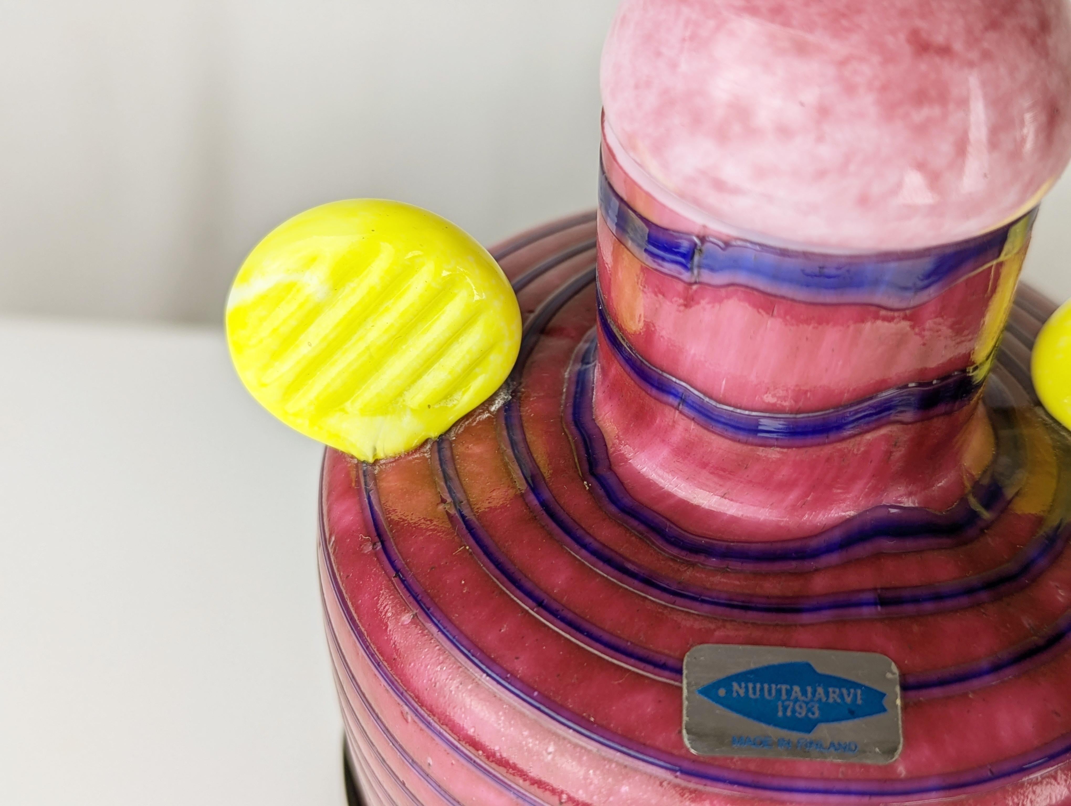 Finlandese Vaso in vetro finlandese giallo e viola 