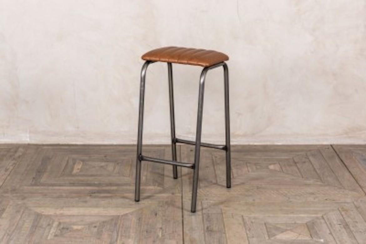 A fine Finsbury backless counter stools, 20th century.

These backless counter stools are new to our collection of UK-manufactured furniture.

The lab stools have a gunmetal, 22mm tubular steel frame and a textured, faux leather seat with