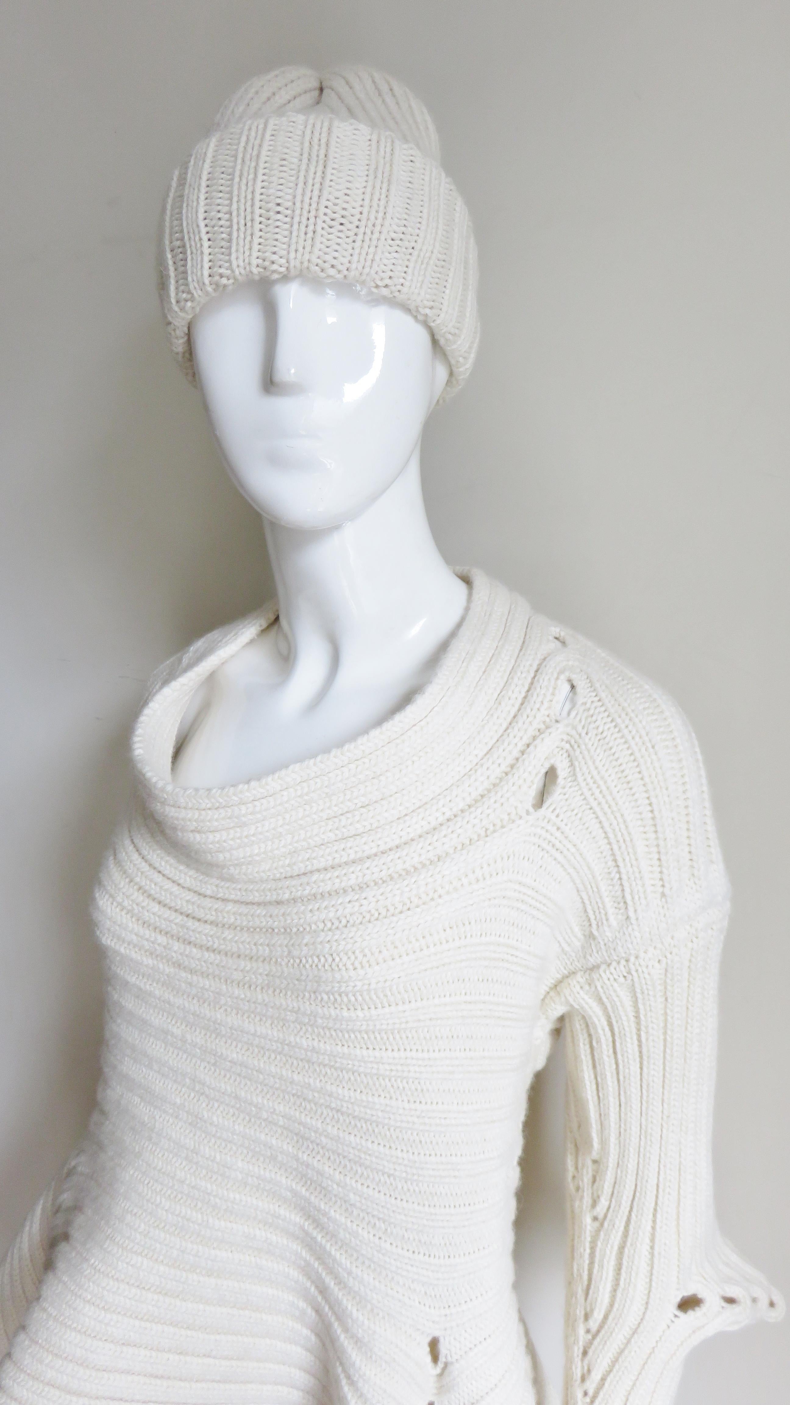 Women's Fintan Mulhollnd New Irish Hand Knit Sweater and Touque