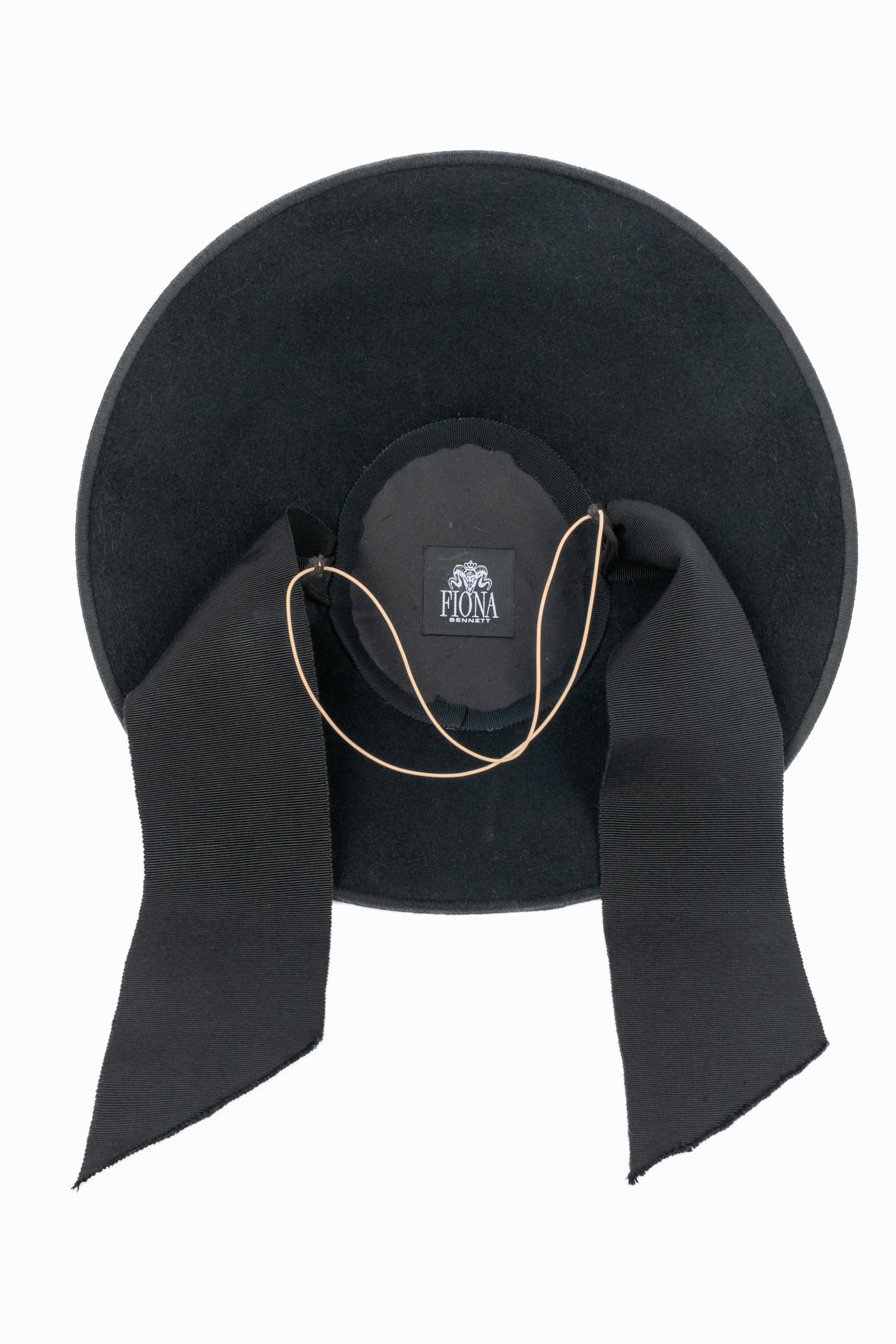 Fiona Bennett hat en vente 2