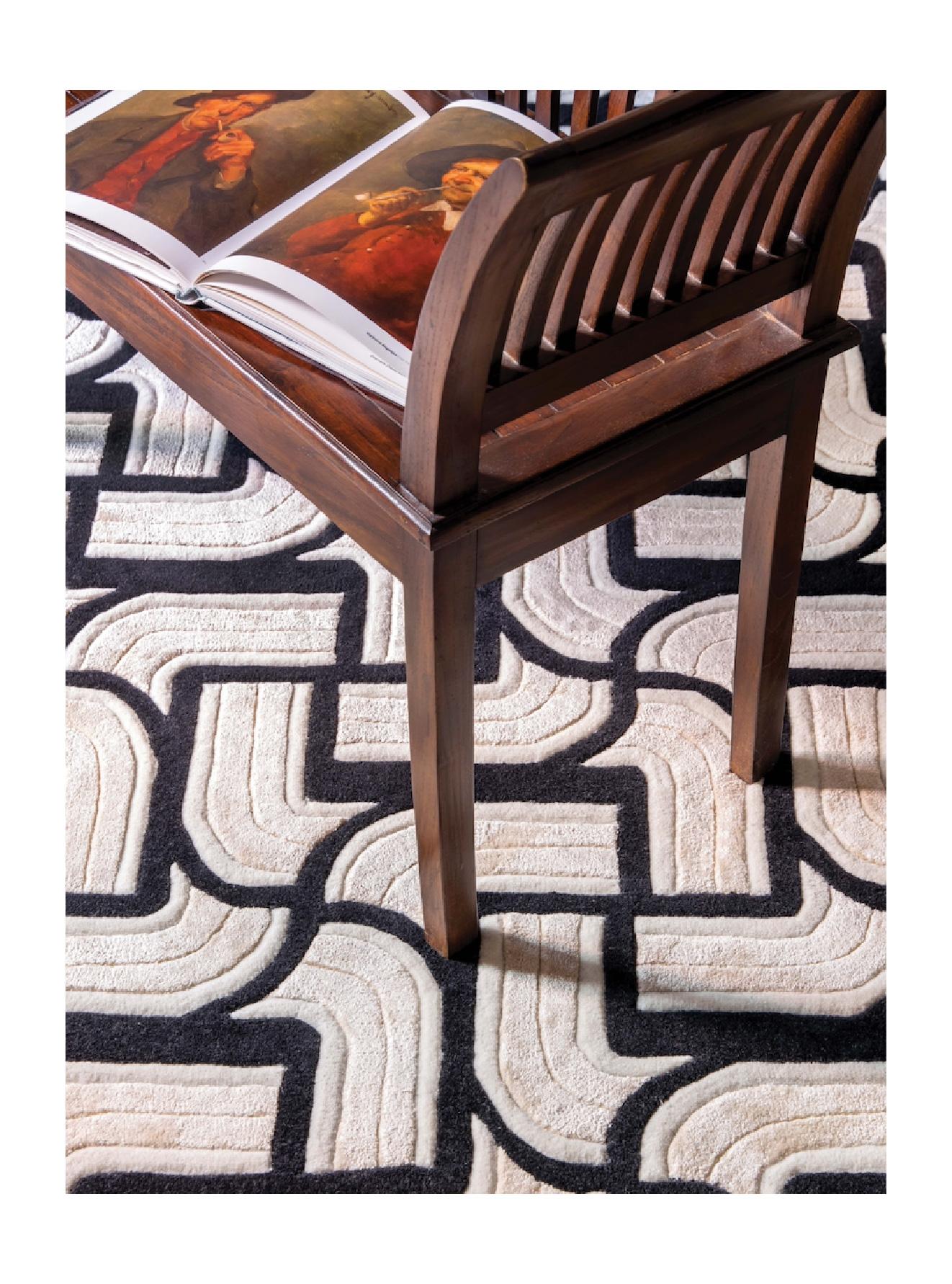 Fiona, Handmade Luxury Area Rug, NZ Wool & Viscose, 160 x 230 cm For Sale