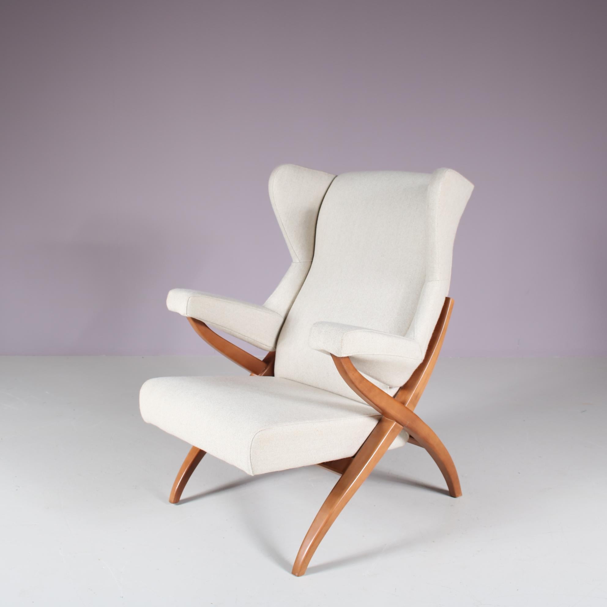 The “Fiorenza” chair is an iconic design by Franco Albini, manufactured by Arflex in Italy around 1970.

The elegant curves of the wooden frame contrast nicely to the light fabric of the seat, back and armrests. This all gives the piece a beautiful