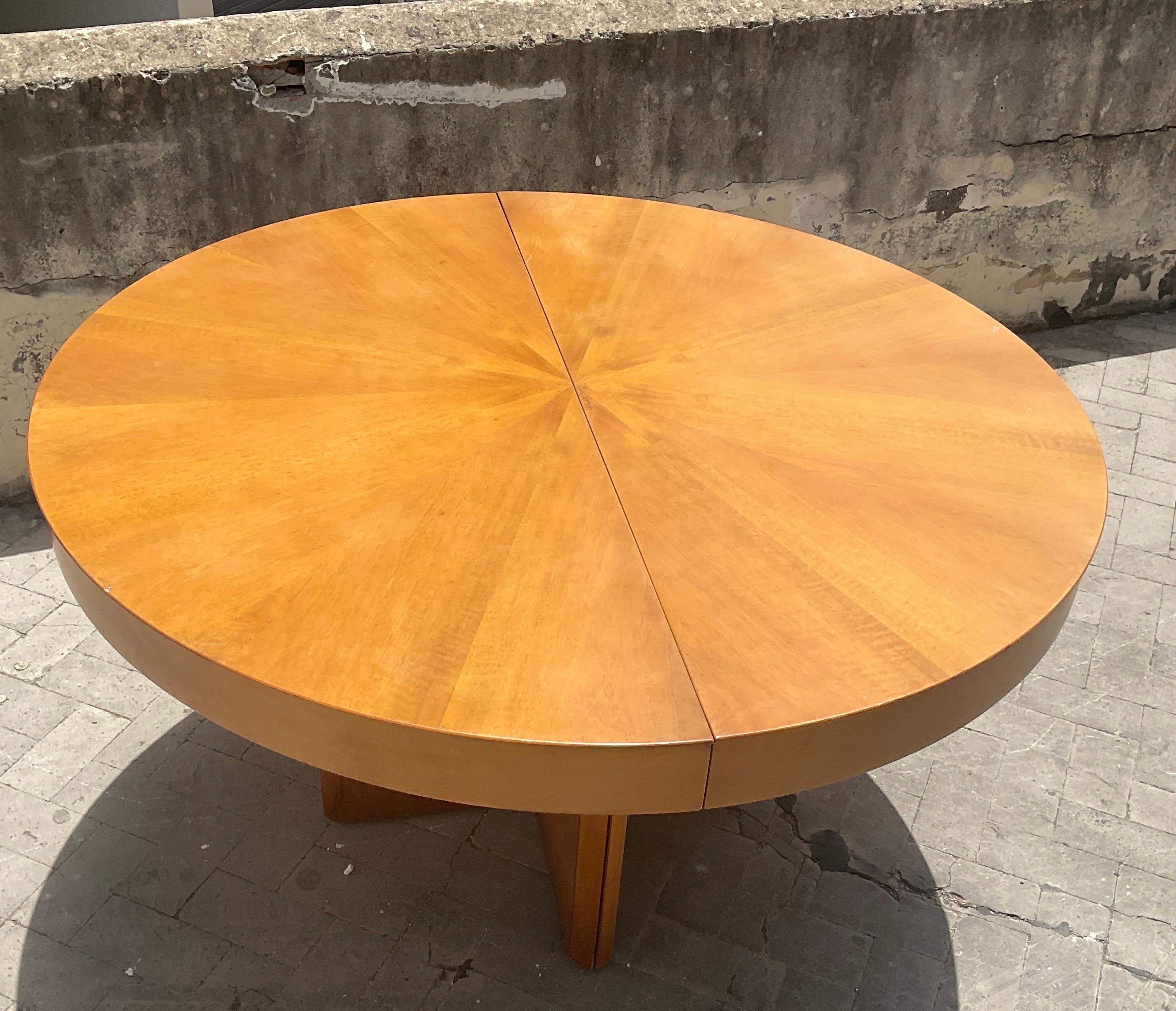 Fiorenza extendible round table in walnut by Tito Agnoli for Molteni, 70s In Good Condition In Catania, IT