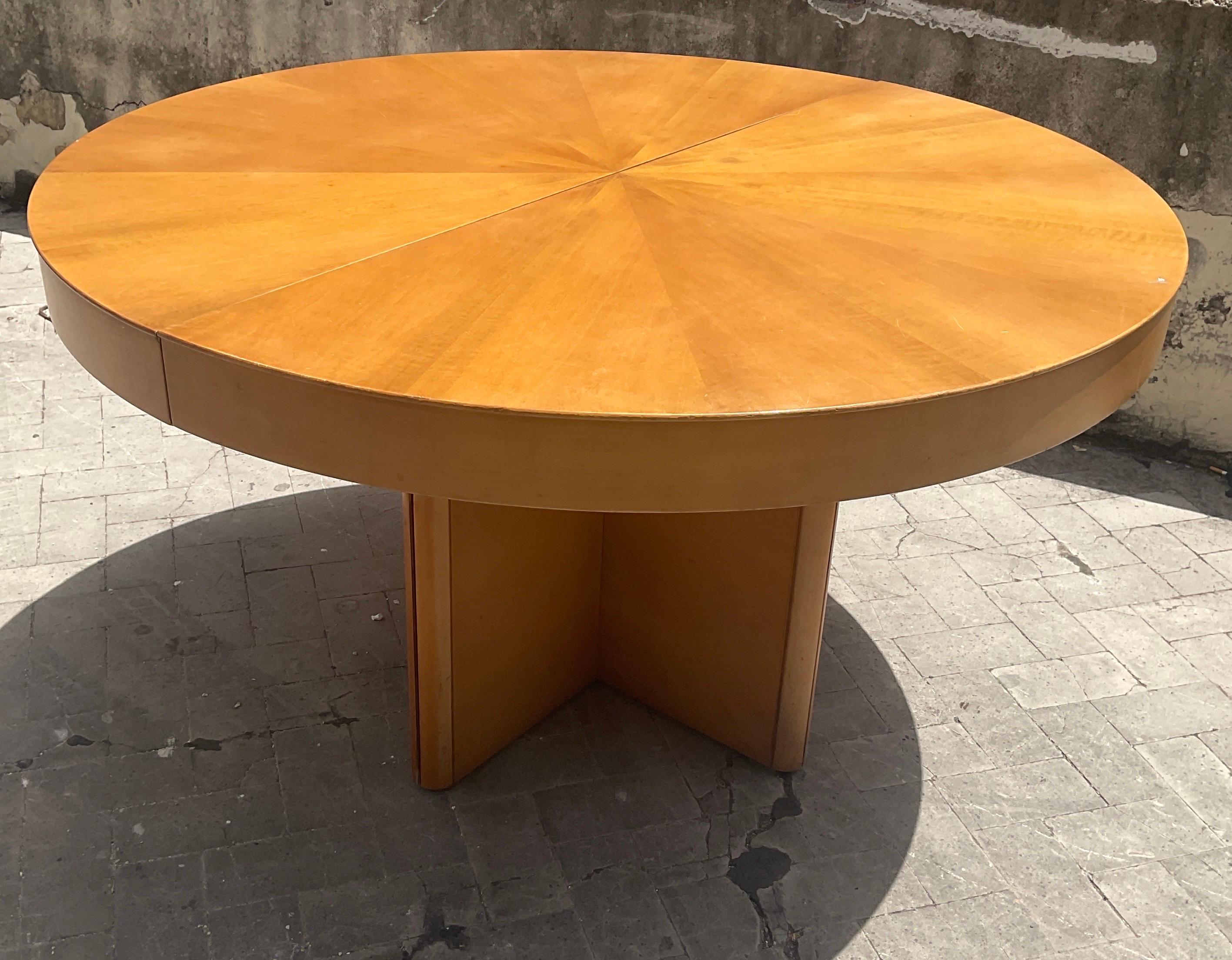 Fiorenza extendible round table in walnut by Tito Agnoli for Molteni, 70s 1