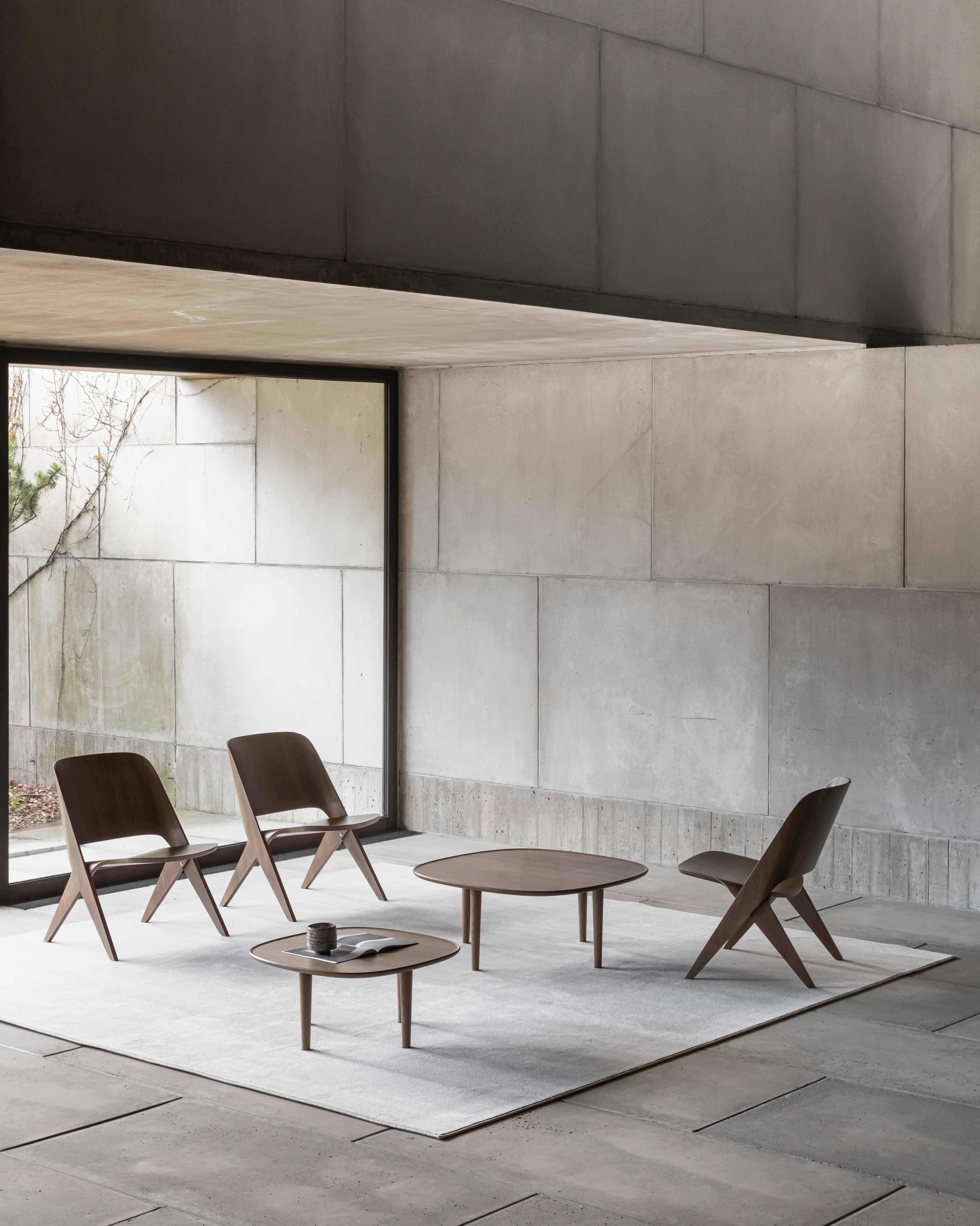 XXIe siècle et contemporain Table basse Fiori 65 en chêne teinté foncé par Poiat en vente
