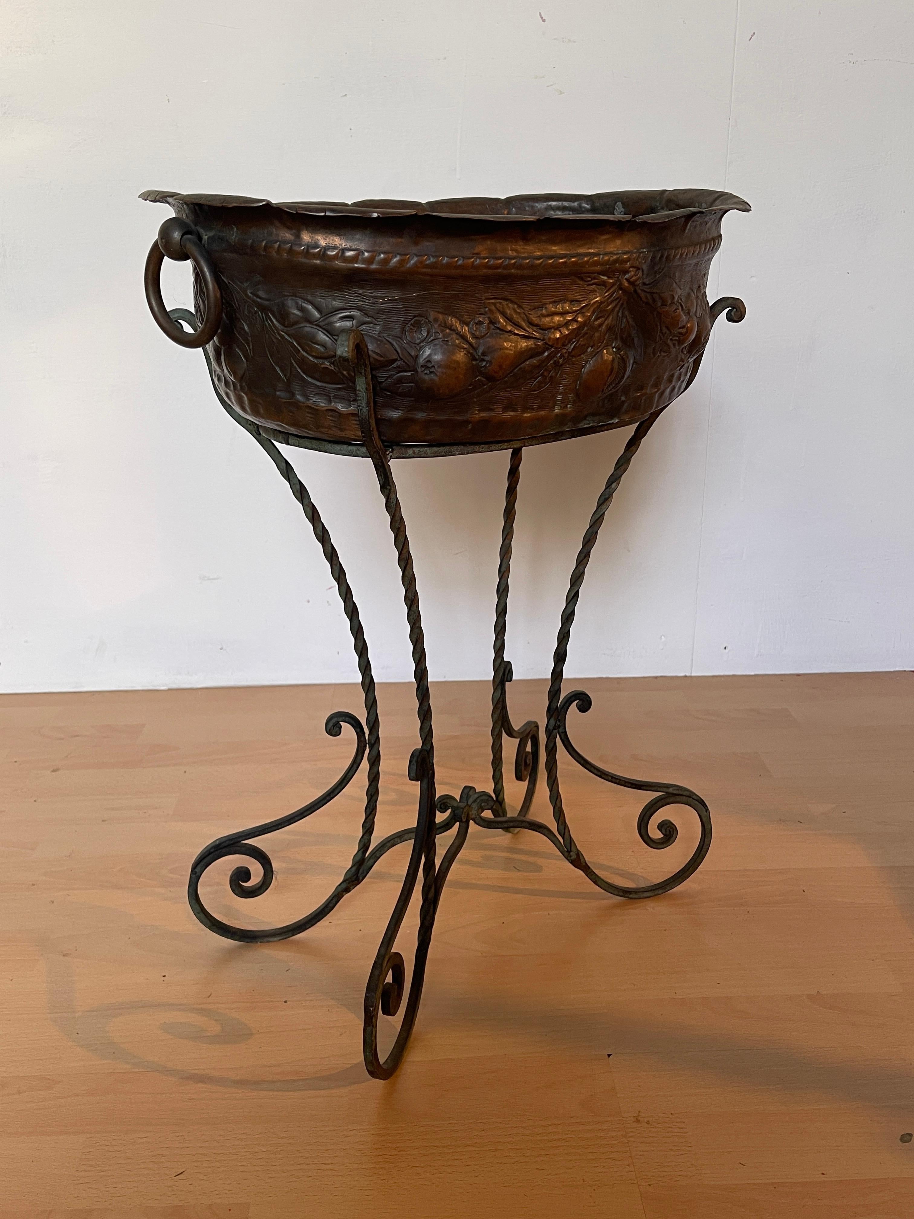 Fioriera italaina in Bronzo con Base a Piedi Intrecciati, anni '50 in vendita 4