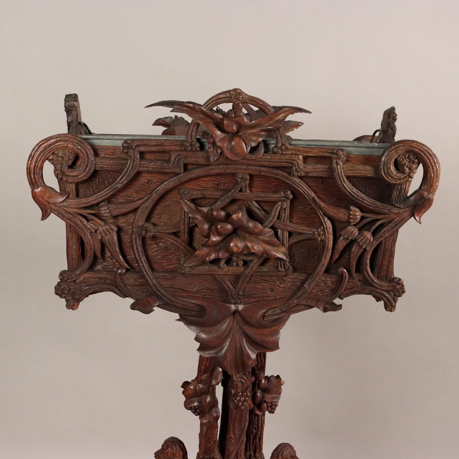 Neo-Baroque Planter in Carved Wood Black Forest Switzerland Late 1800s For Sale 4