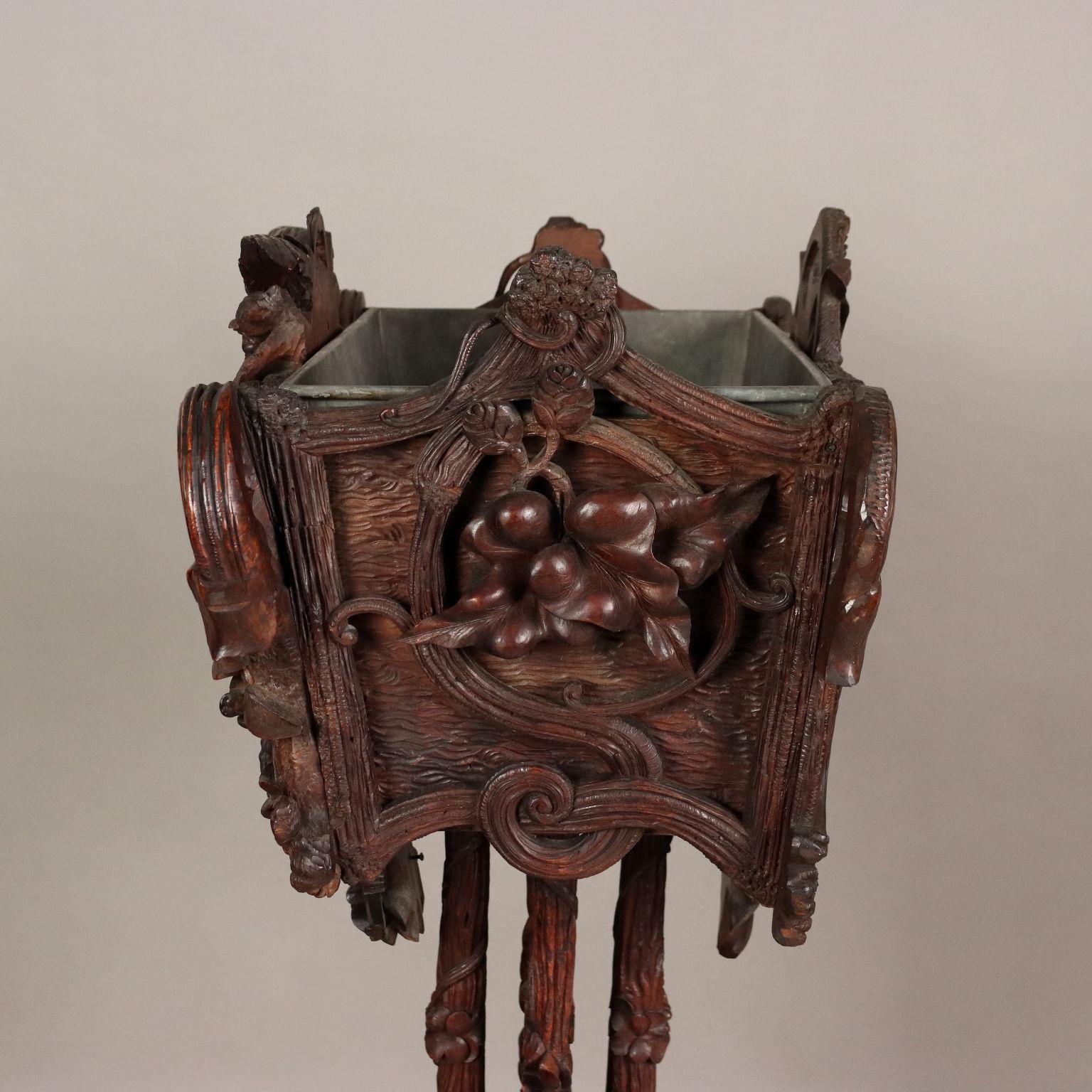 Neo-Baroque Planter in Carved Wood Black Forest Switzerland Late 1800s For Sale 5