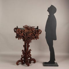 Jardinera neobarroca de madera tallada Selva Negra Suiza Finales del siglo XIX