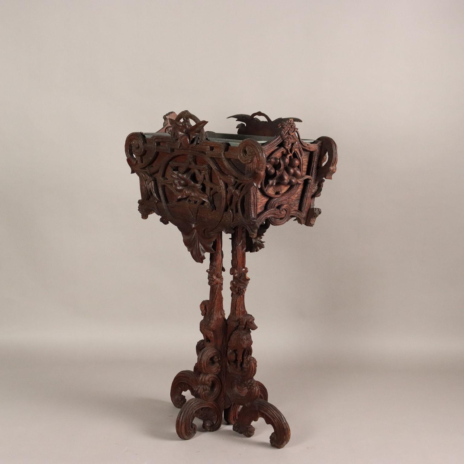 Neo-Baroque Planter in Carved Wood Black Forest Switzerland Late 1800s For Sale 2