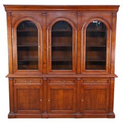 Fiorini Italienische Neoklassische Kirsche Gewölbtes Dreifach Bücherregal Porzellan Vitrine