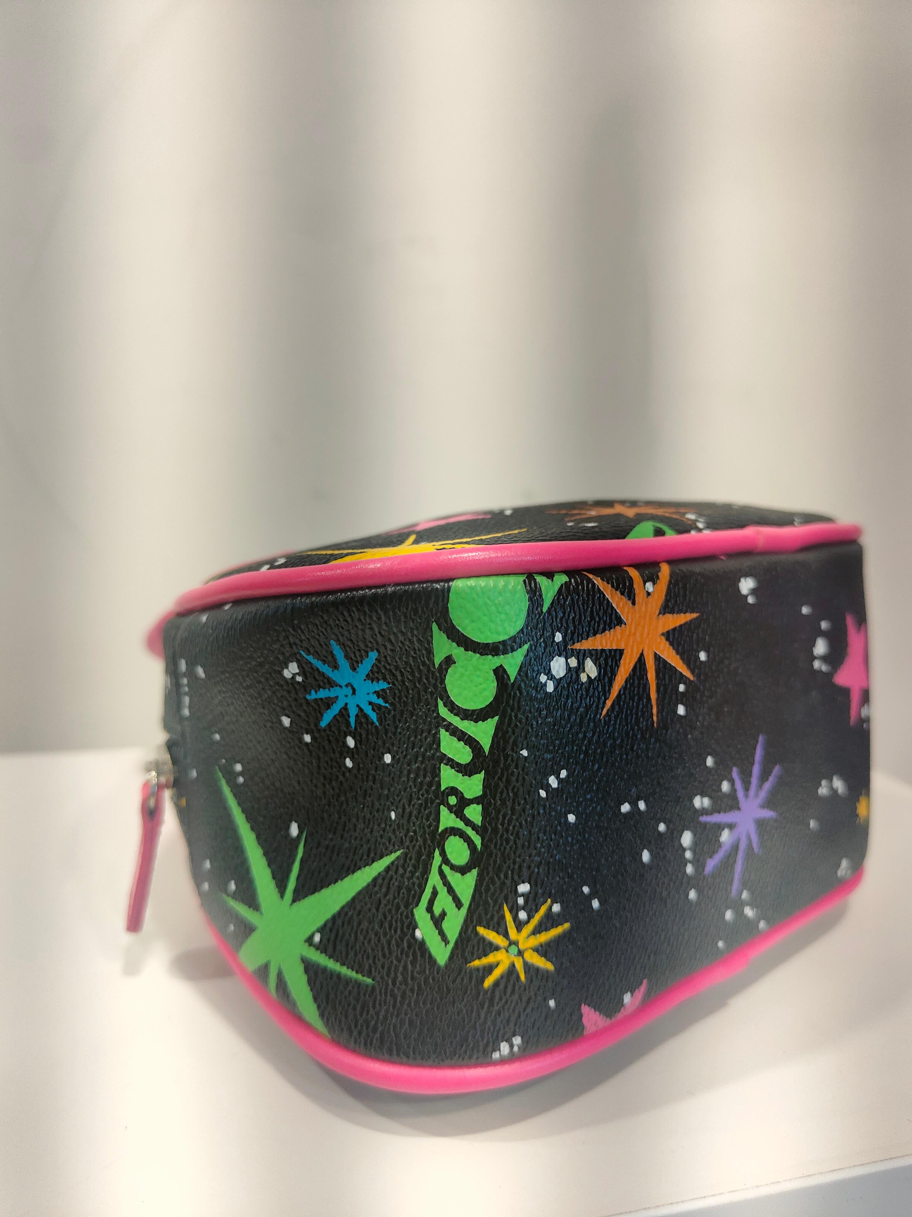 Borsa a mano in pelle multicolore Fiorucci
Misure: 17*14 cm
8,5 cm di profondità