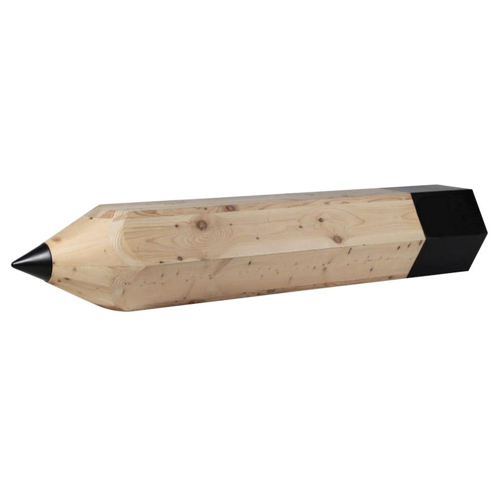 Banc pour crayon en bois de sapin avec détails noirs, fabriqué en Italie