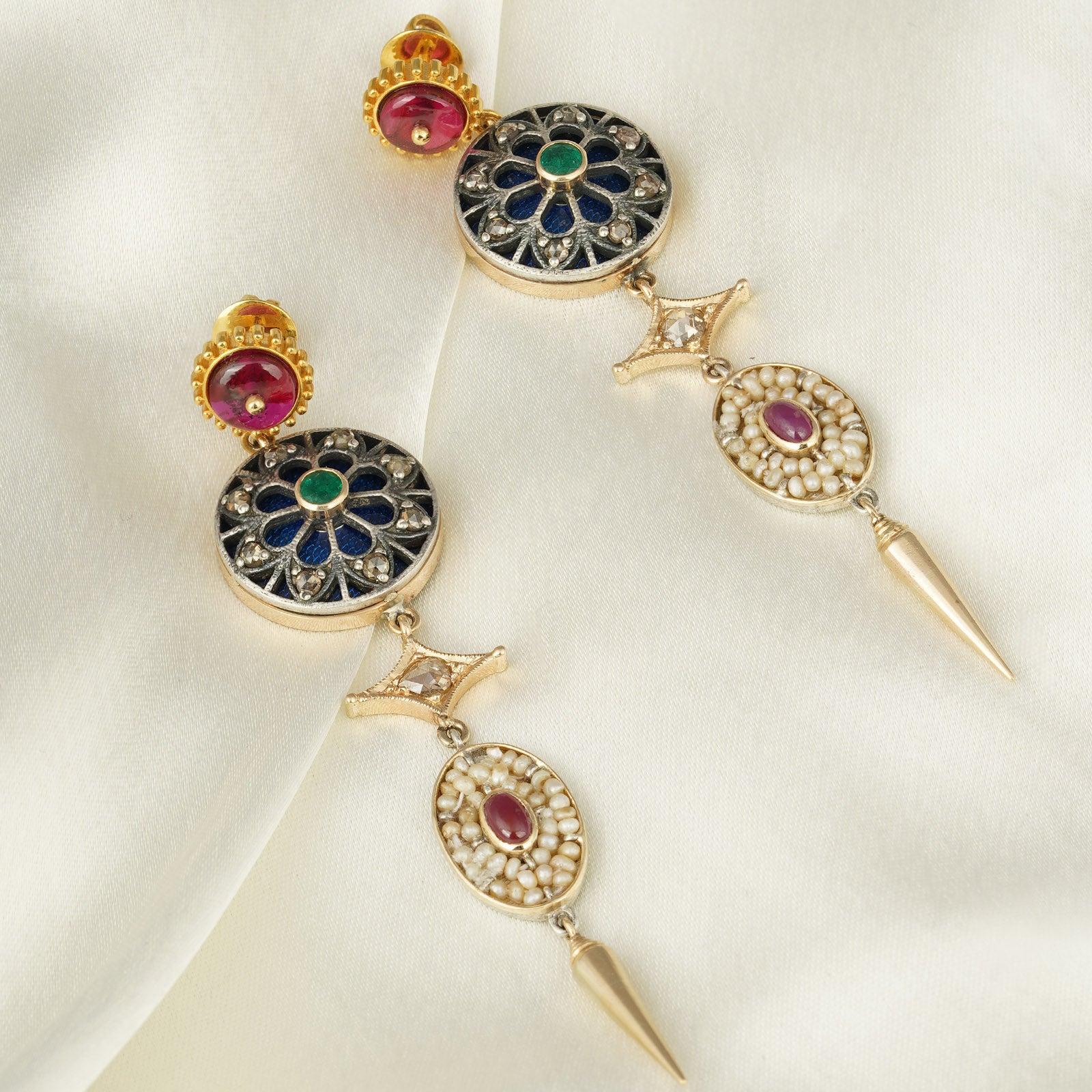 
Gold(14K) : 9.51g
Rose-cut Diamonds : 0.95ct
Gemstone : Emerald, Ruby, Cultured Pearls
Other : Blue Enamel
925

India-inspired, the Firdos earrings are a nod to 1940s Hollywood style, when chandelier earrings were a 'big thing'. These earrings