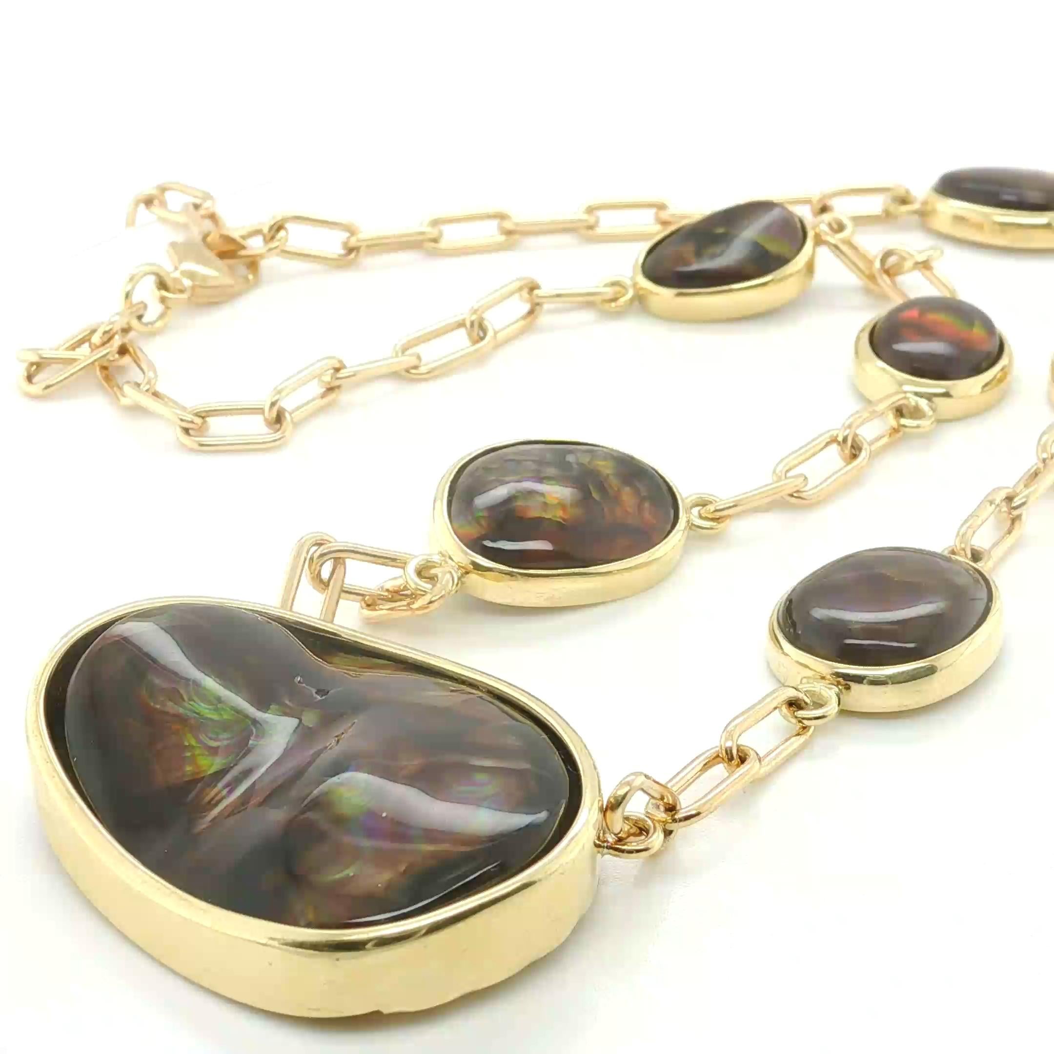 Artisan Collier avec chaîne en or jaune 18k et agate de feu, 102,05 carats au total en vente