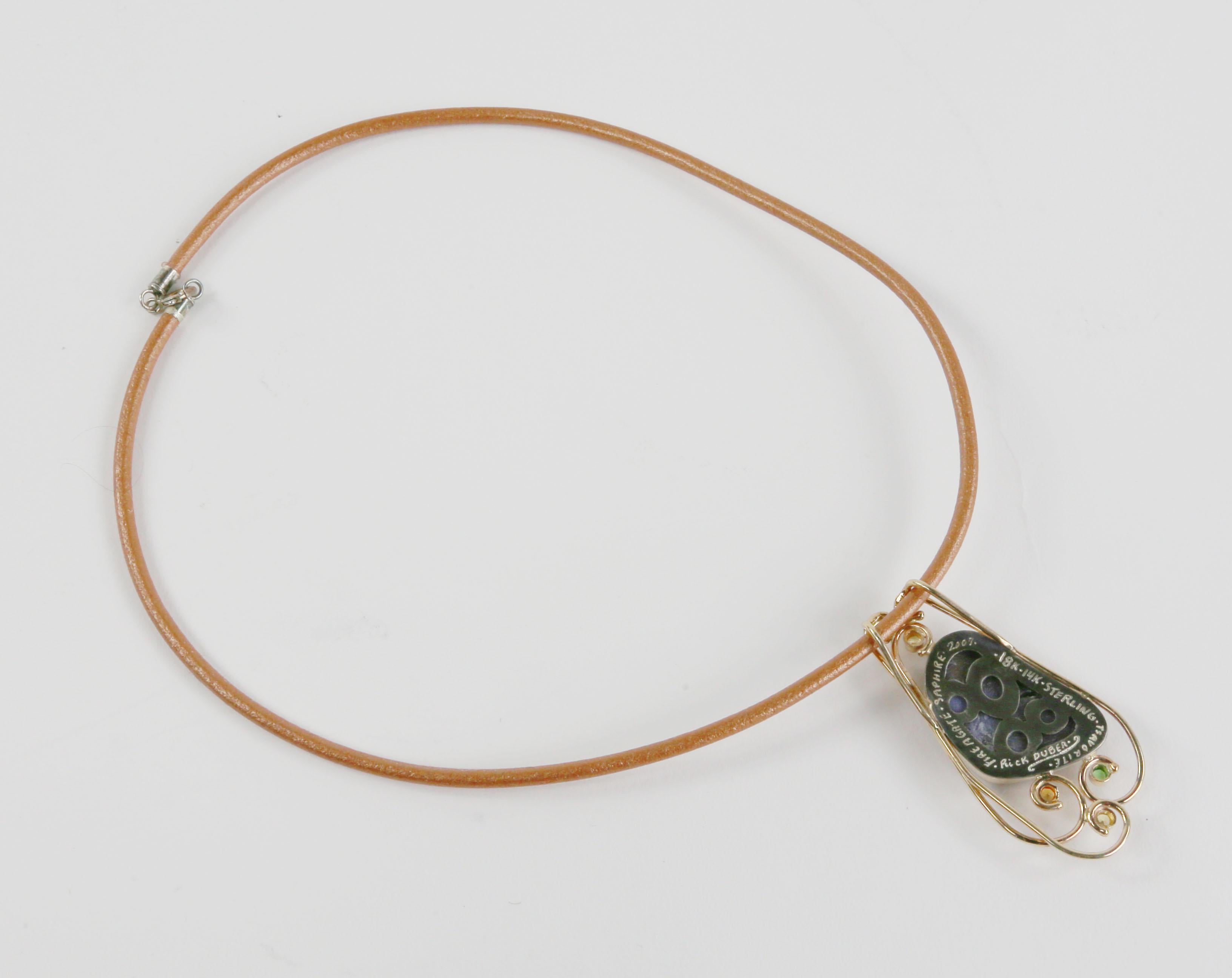 Contemporain Collier pendentif en or, agate, saphir, tsavorite et agate de feu - Estate Fine Jewelry en vente