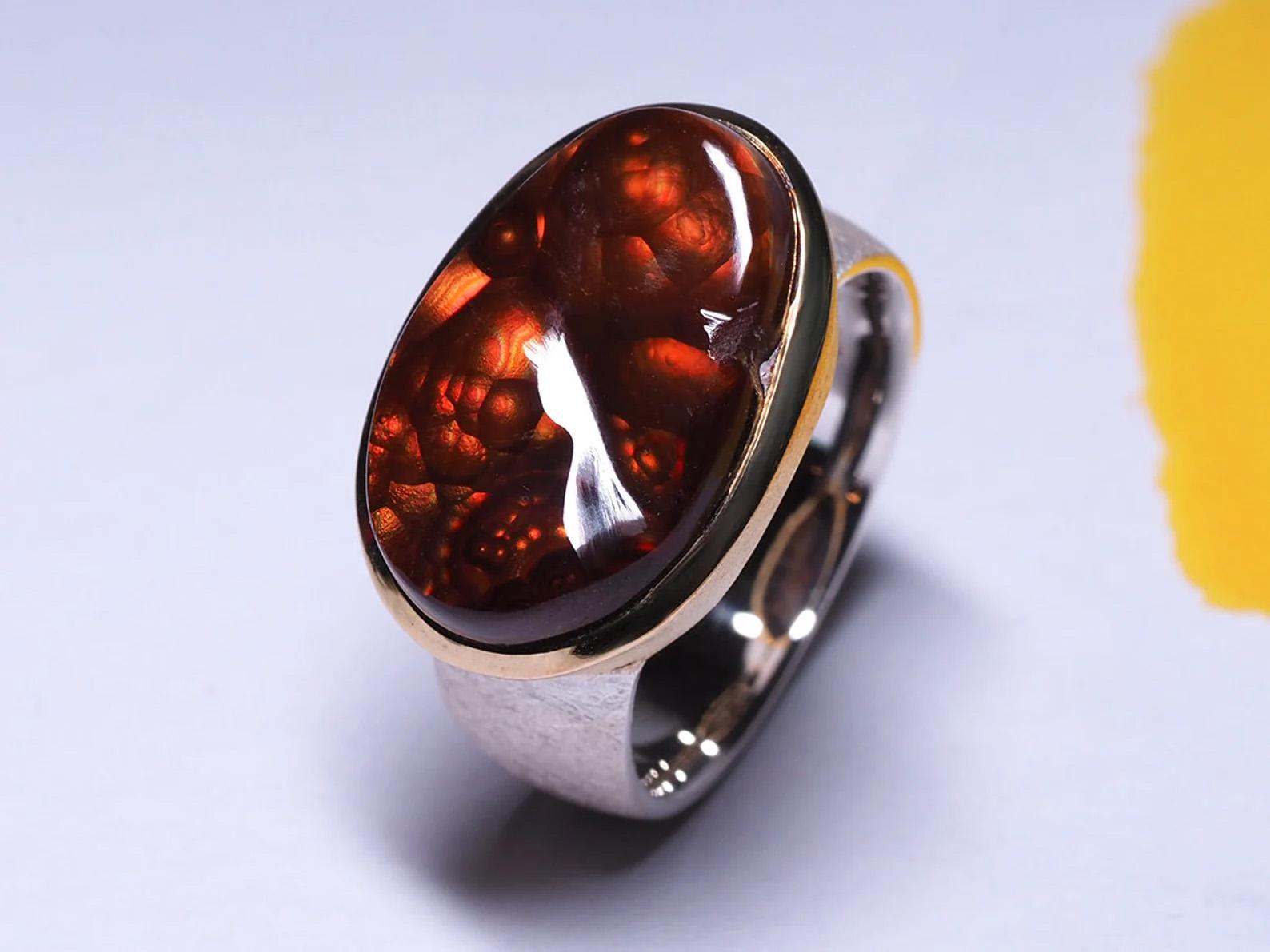Fire Agate Scratched Silver Ring Natural Mexican Patterned Luminous Red Gemstone In New Condition For Sale In Berlin, DE