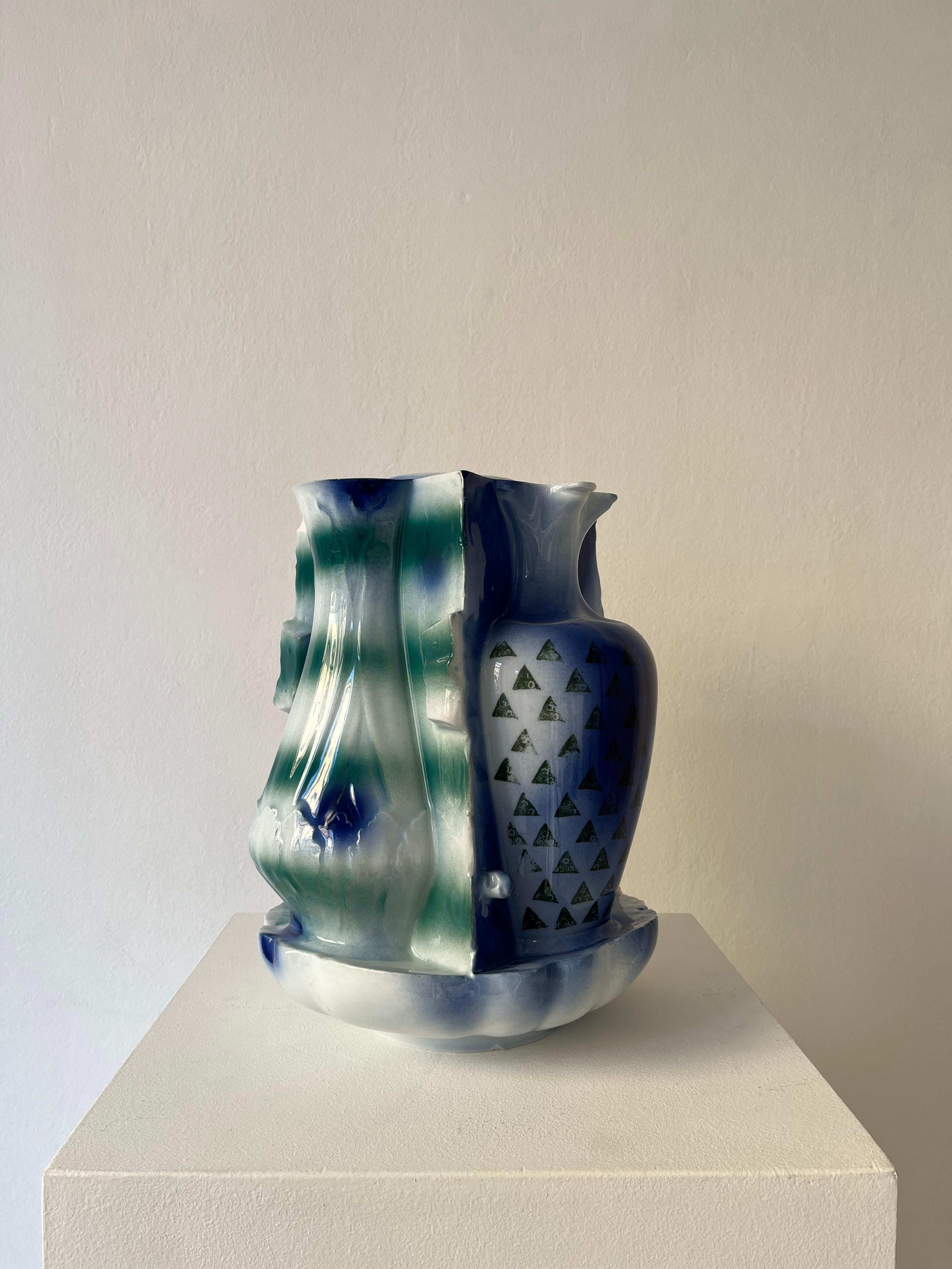 XXIe siècle et contemporain Vase en porcelaine émaillée décoré de « Feu », pièce unique en vente