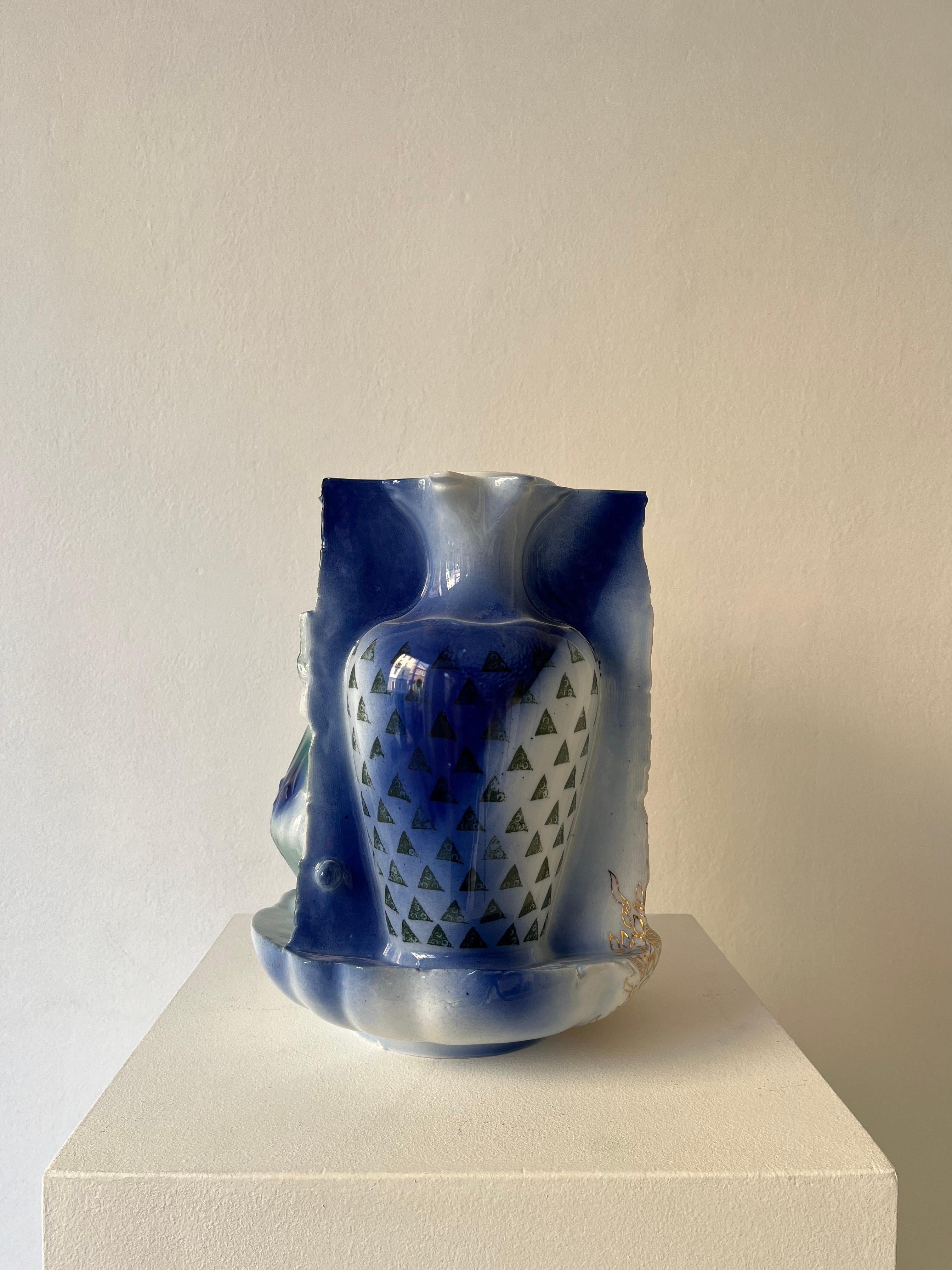 Porcelaine Vase en porcelaine émaillée décoré de « Feu », pièce unique en vente