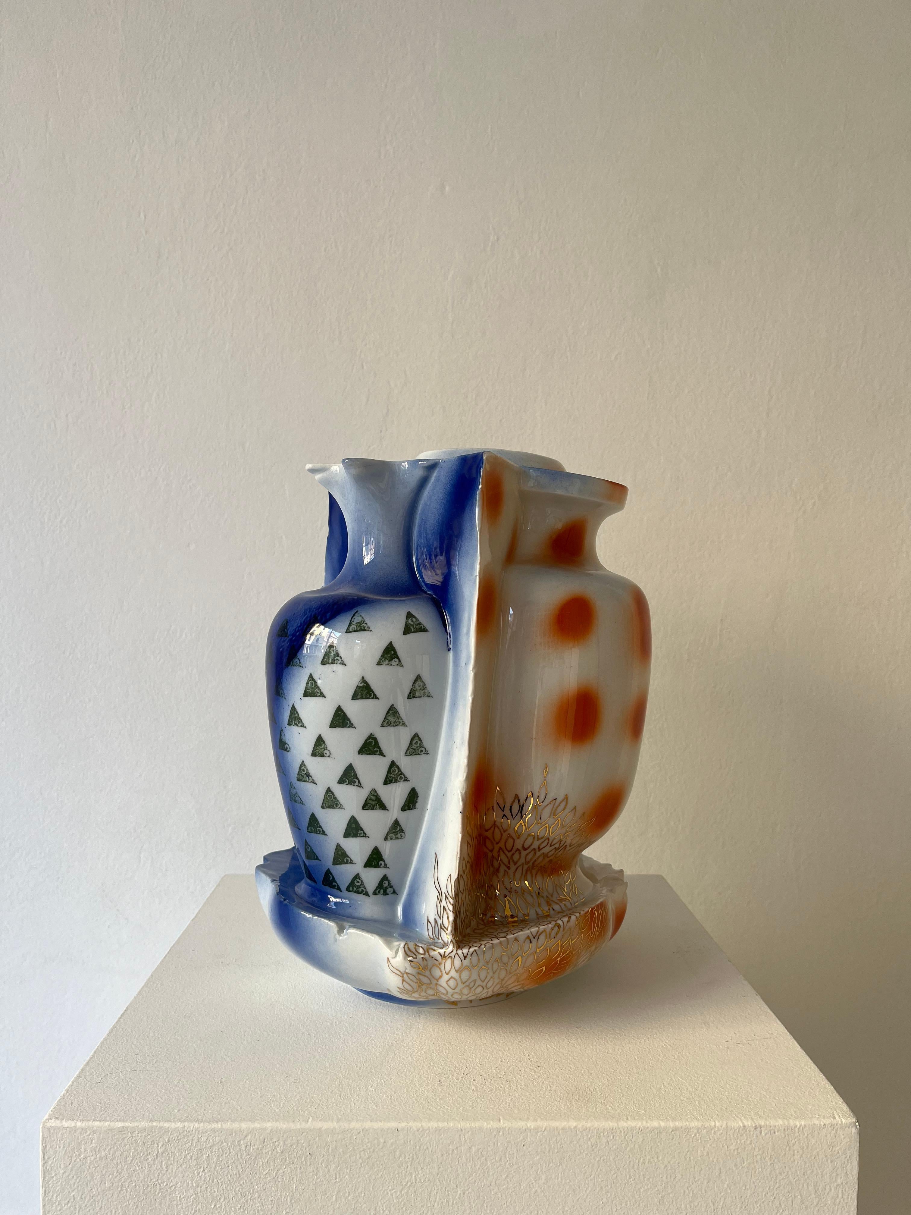 Vase en porcelaine émaillée décoré de « Feu », pièce unique en vente 1