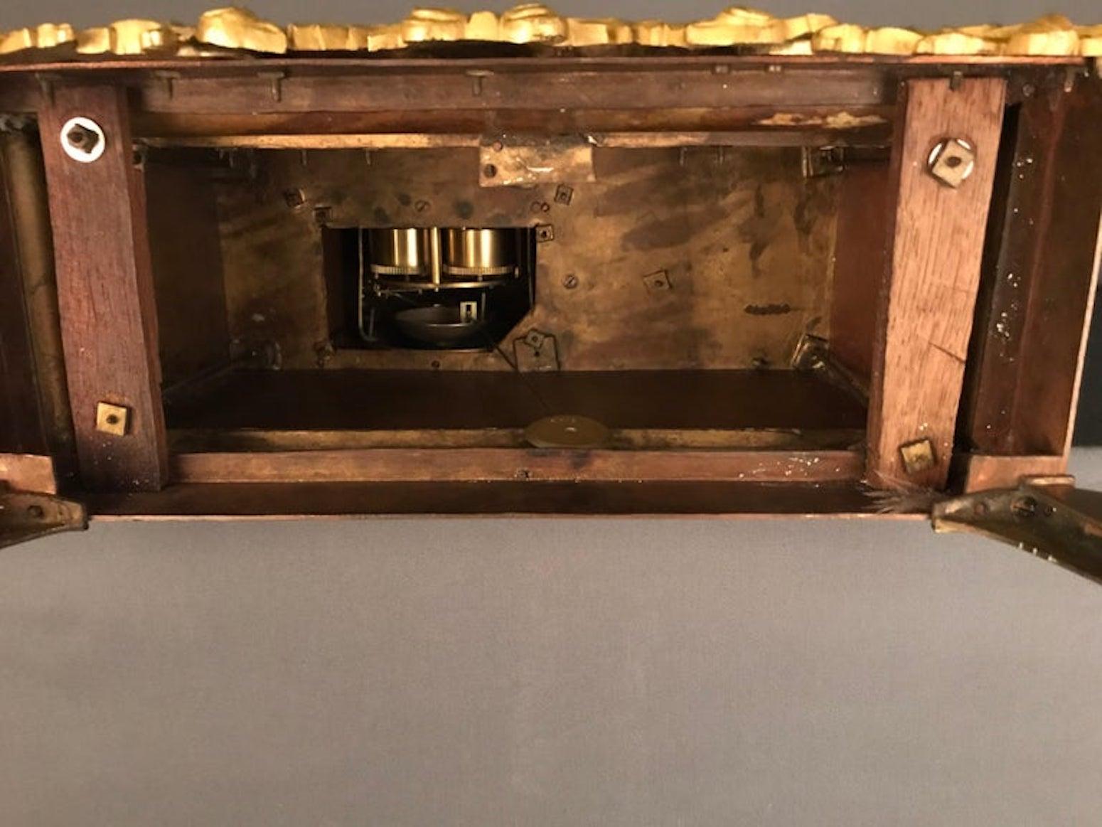 Reloj de péndulo dorado al fuego 1870 Poeta sentado de bronce Cherviet fino en venta 12