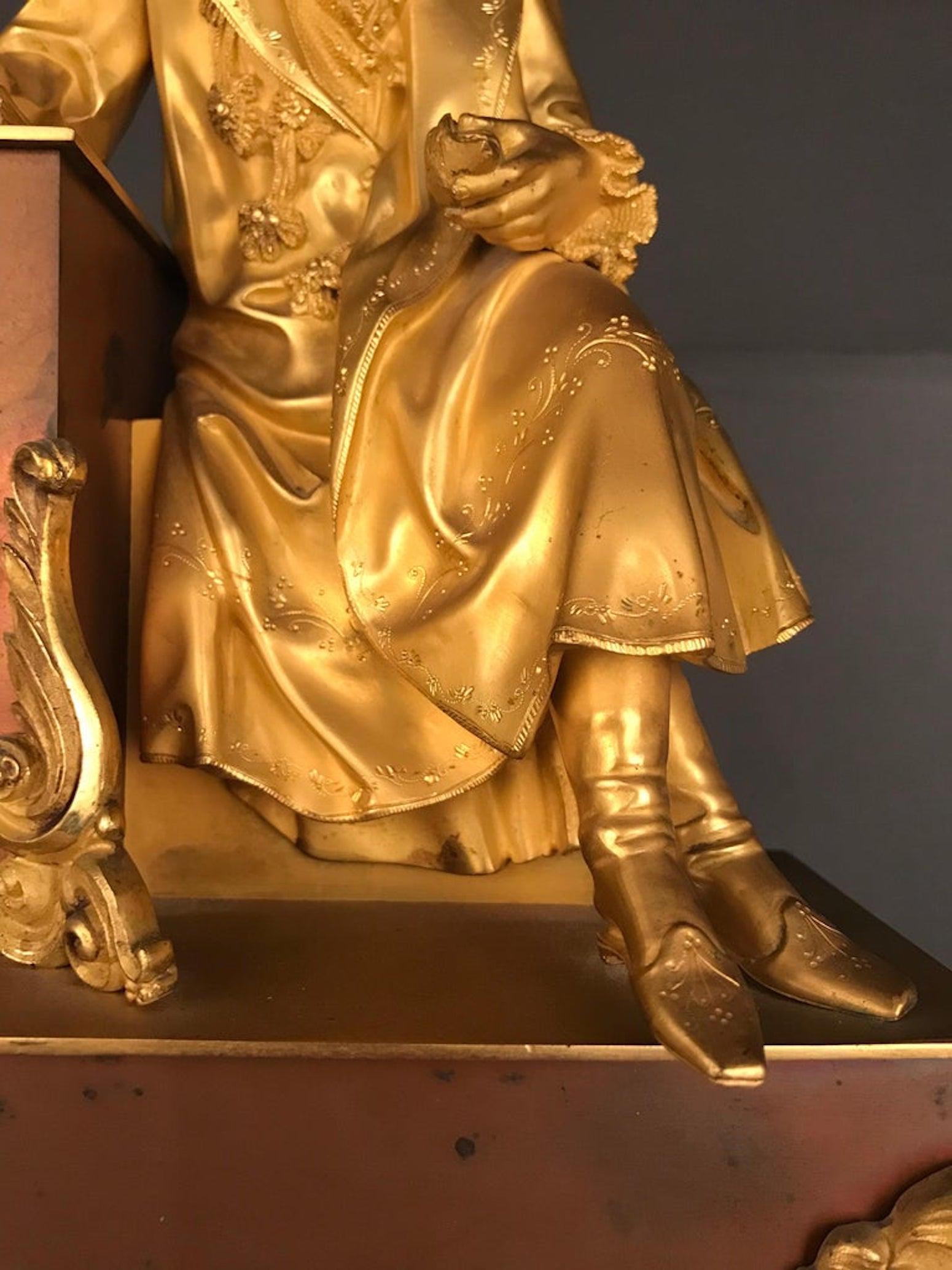 Reloj de péndulo dorado al fuego 1870 Poeta sentado de bronce Cherviet fino Fines del siglo XIX en venta