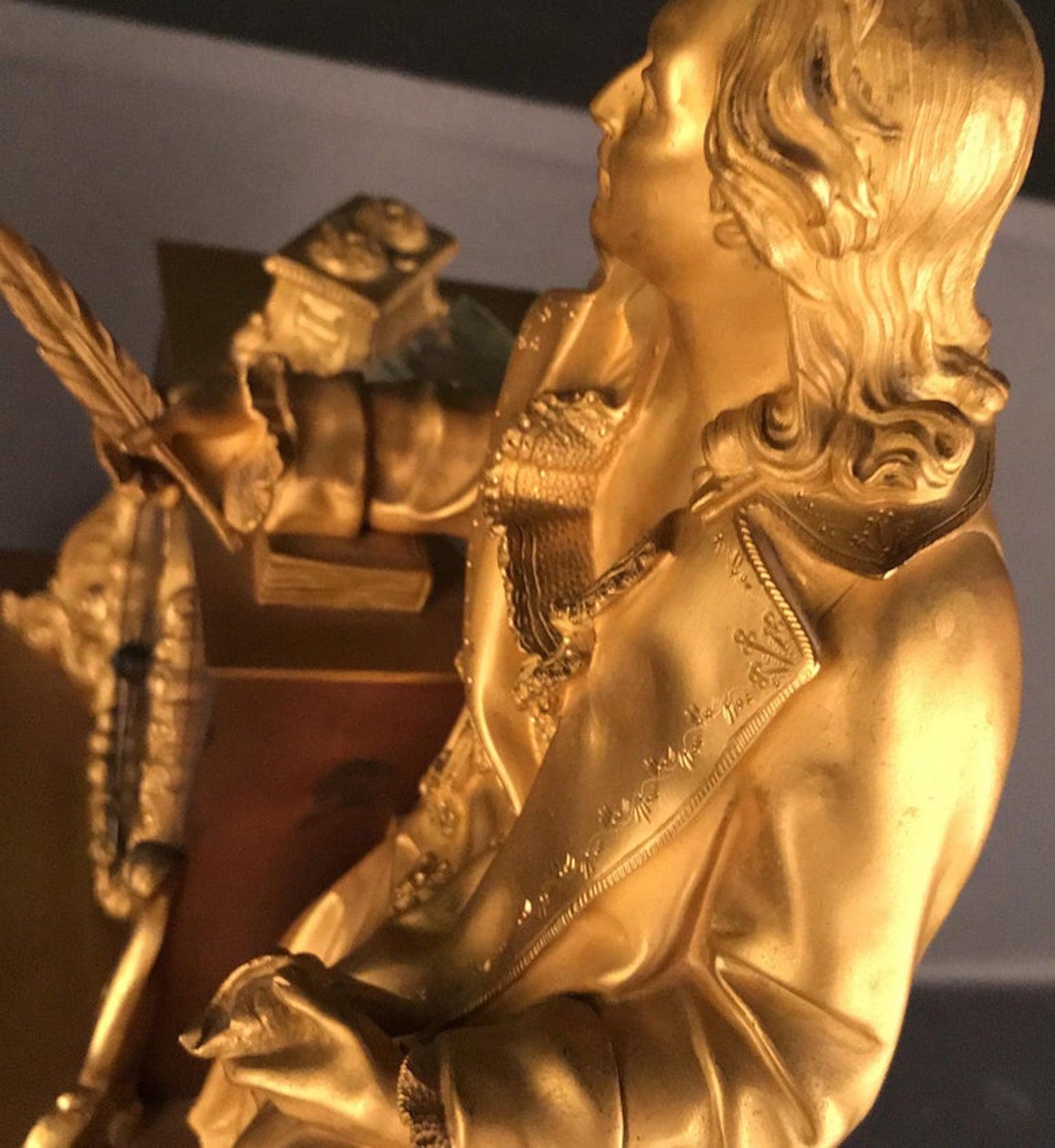 Reloj de péndulo dorado al fuego 1870 Poeta sentado de bronce Cherviet fino en venta 2
