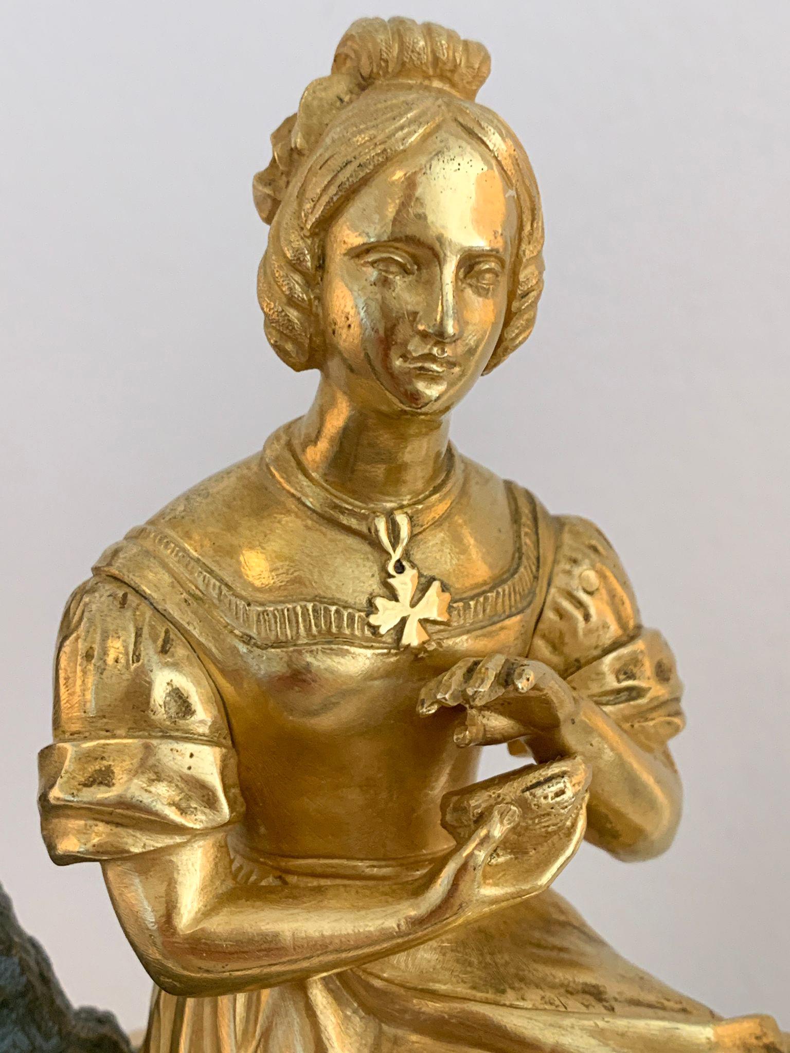 Figurale Kaminuhr aus feuervergoldeter Bronze (Französisch) im Angebot