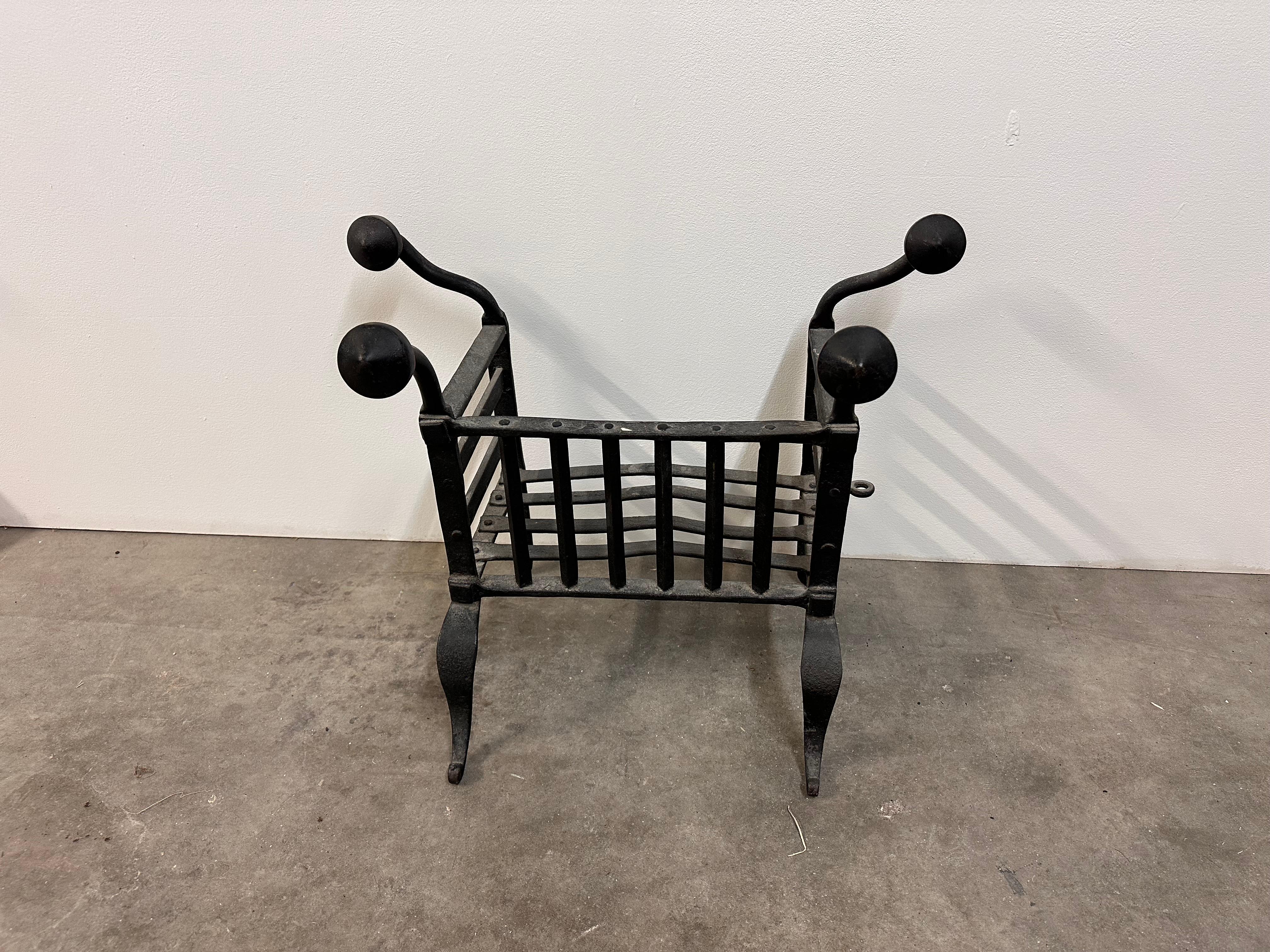 XVIIIe siècle et antérieur Grille de foyer / Grille de cheminée en vente