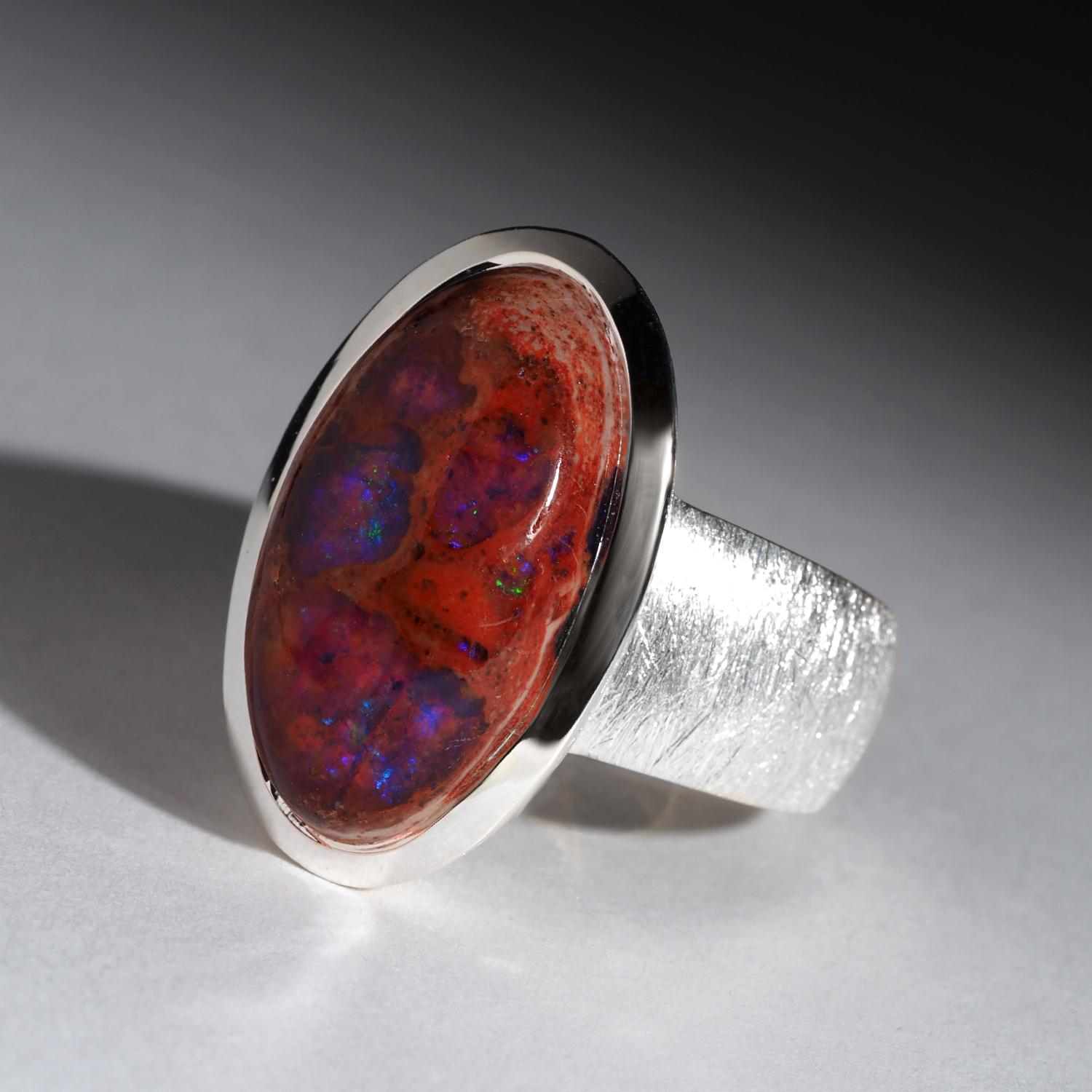 Taglio ovale Opale messicano di fuoco Anello d'argento rosso arancione Gioielli di dichiarazione Grande opale naturale in vendita