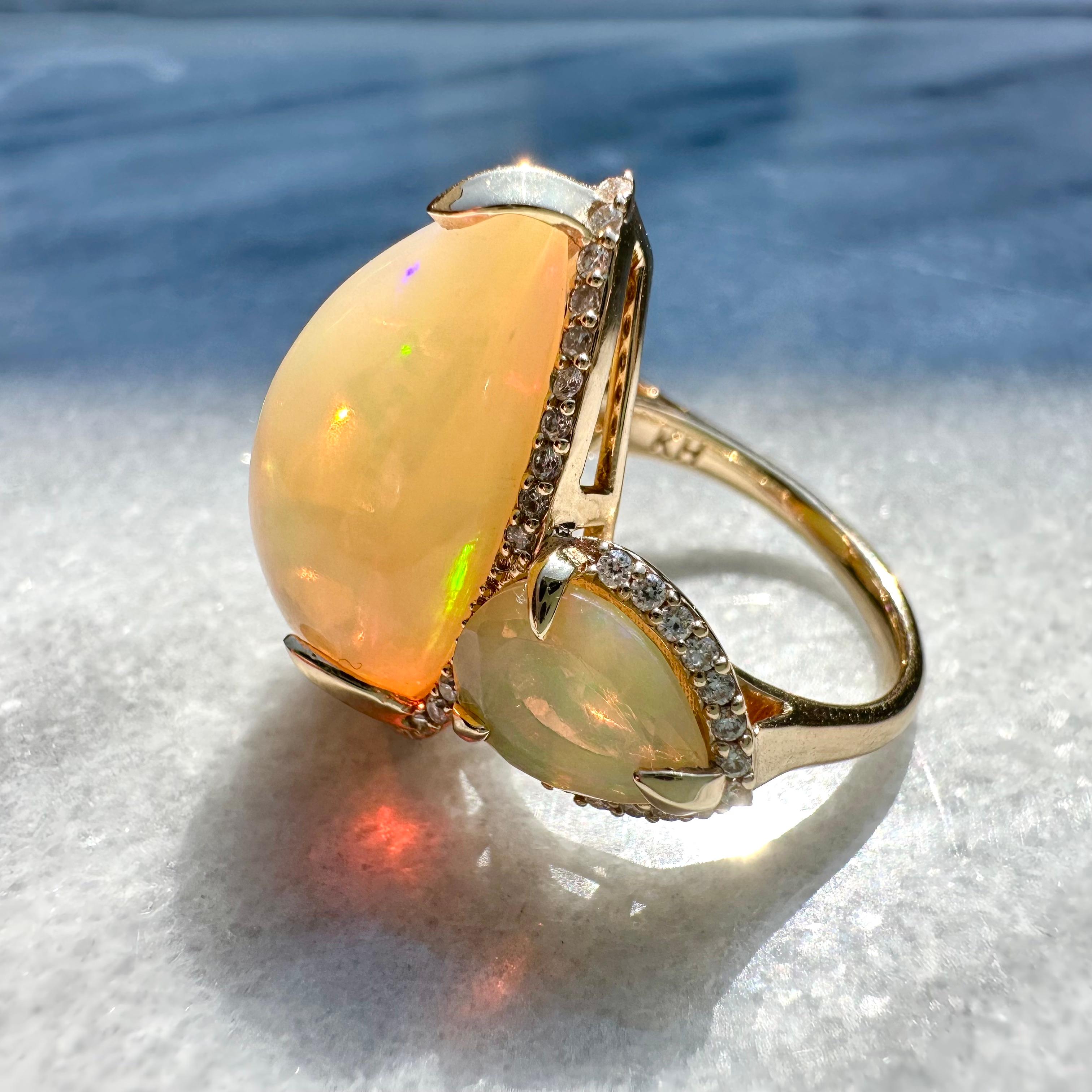Fire Opal 18k Gold Diamond Unicorn Ring In New Condition For Sale In Rhinebeck, NY