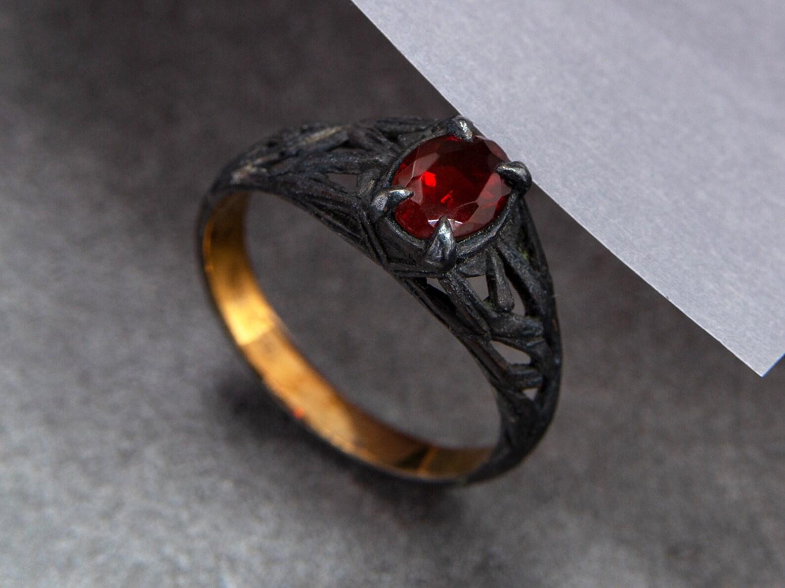 Feuer Opal Schwarz Silber Ring Rot Kostbarer Mexikanischer Edelstein Gothic Style  (Neugotik) im Angebot