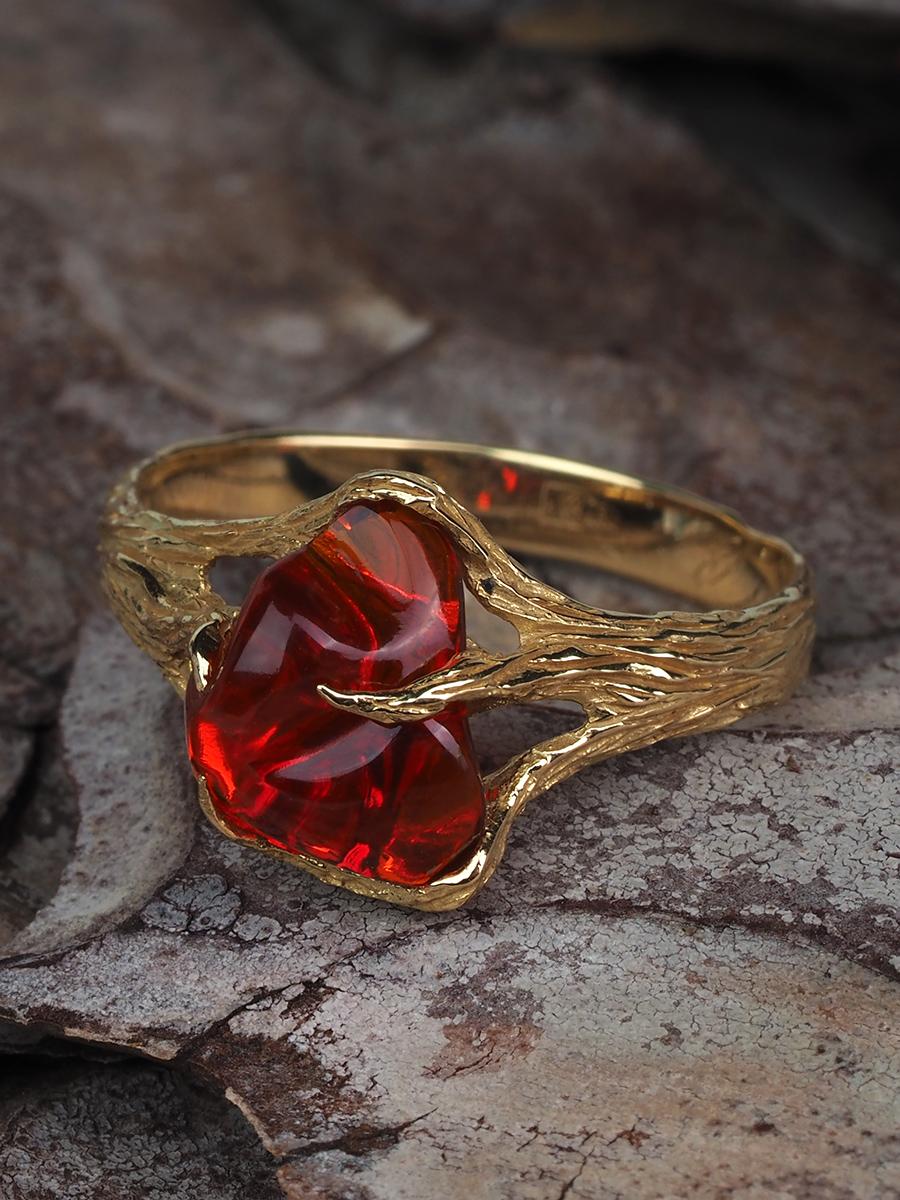 Fire Opal Gold Ring Red Gemstone 18K Yellow Gold Modern Engagement Jewelry In New Condition In Berlin, DE