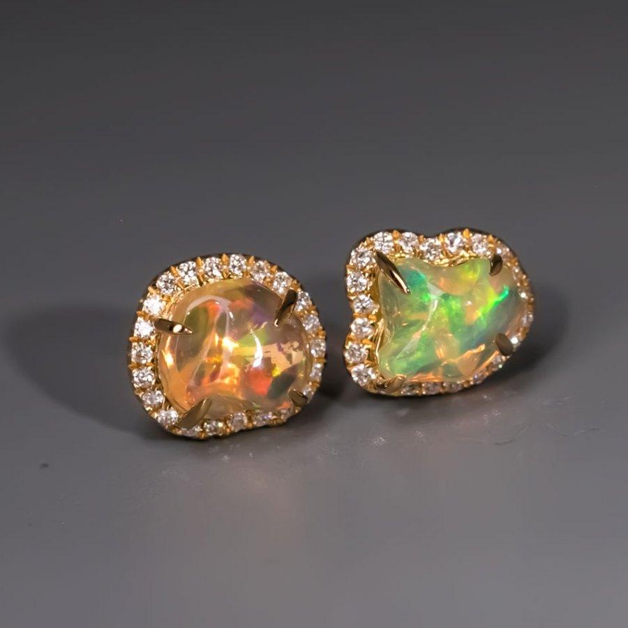 Fire Opal Halo Diamond Asymmetrical Stud Earrings 18K Yellow Gold In New Condition For Sale In Suwanee, GA