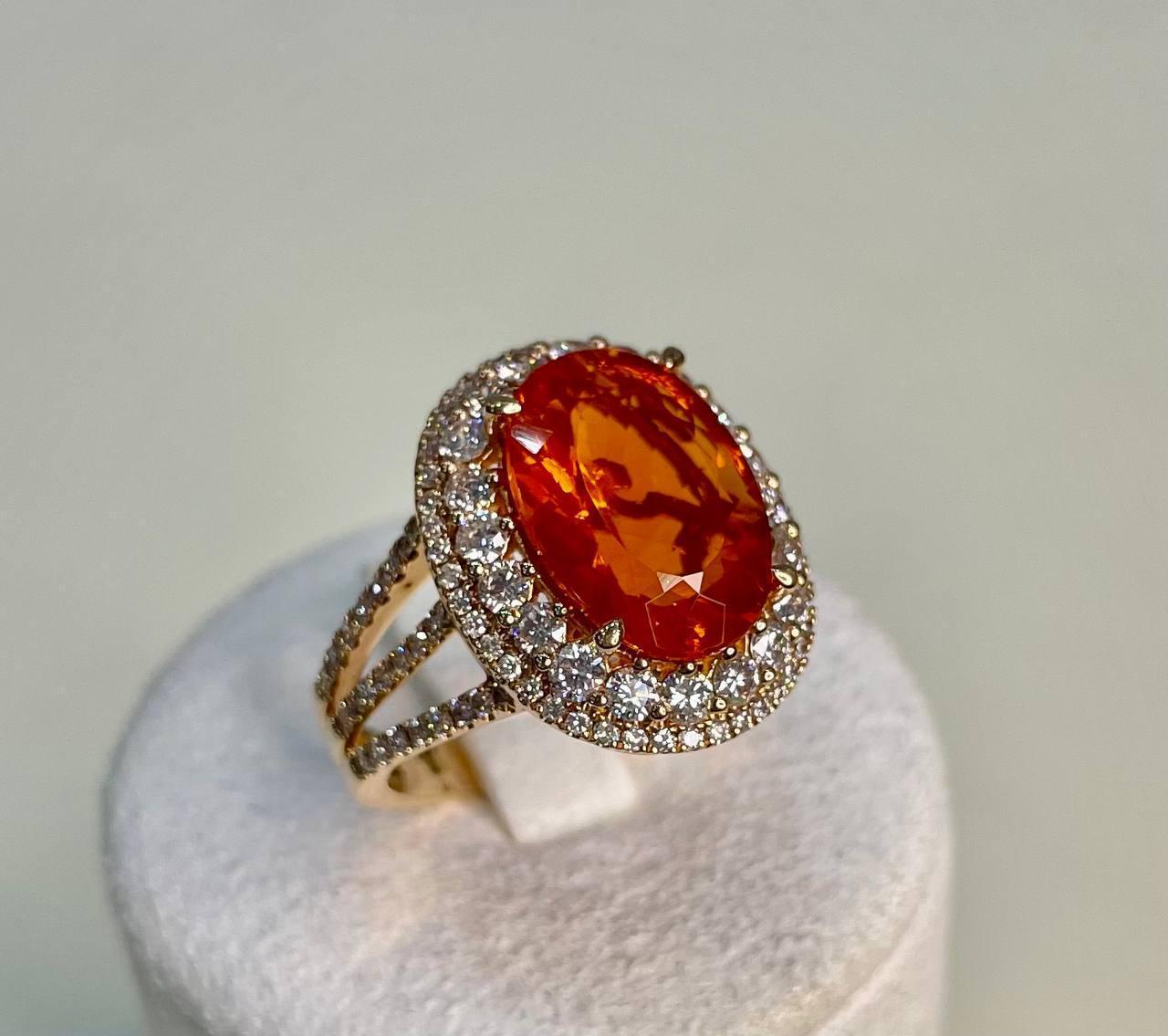 Anillo Clásico de Oro Rosa de 14 Kilates con Ópalo de Fuego y Diamante de Corte Ovalado en venta 5