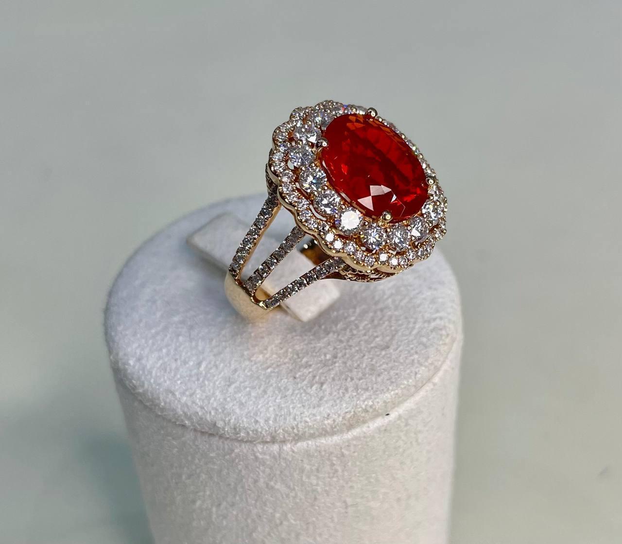 Anillo Clásico de Oro Rosa de 14 Kilates con Ópalo de Fuego y Diamante de Corte Ovalado en venta 6
