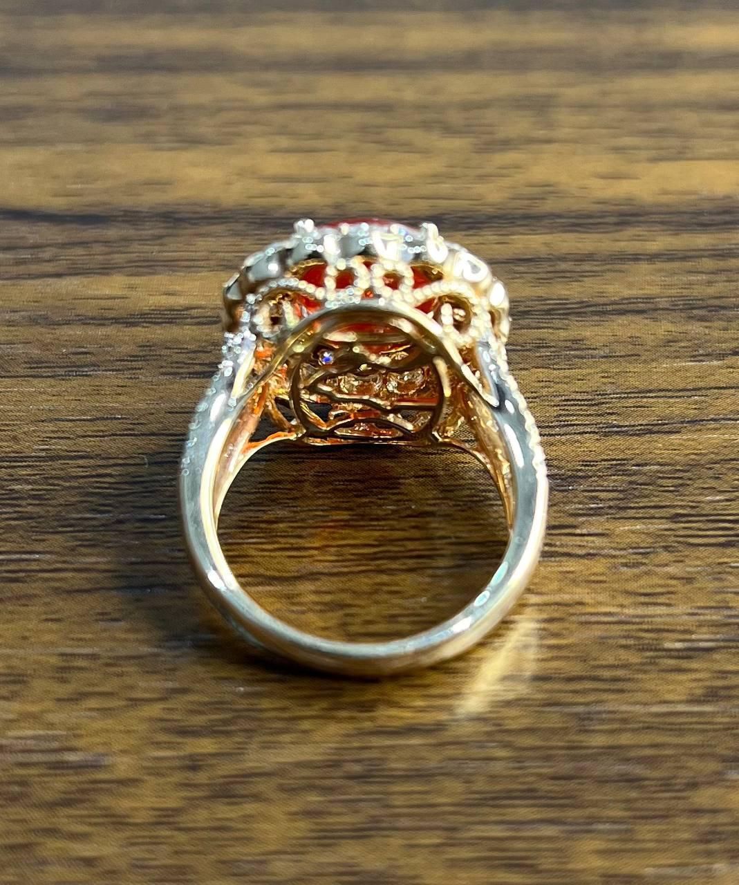 Anillo Clásico de Oro Rosa de 14 Kilates con Ópalo de Fuego y Diamante de Corte Ovalado en venta 2