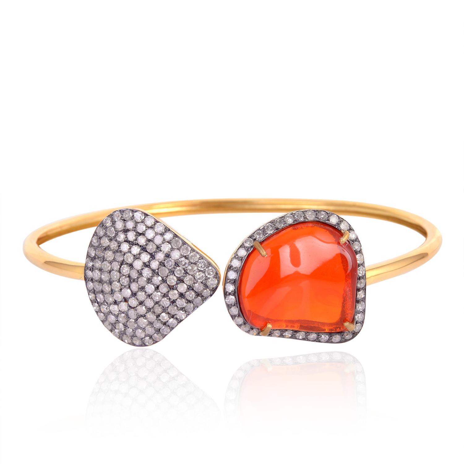 Fire Opal & Pave Diamonds Bracelet Made in 18k Gold & Silver In New Condition For Sale In New York, NY