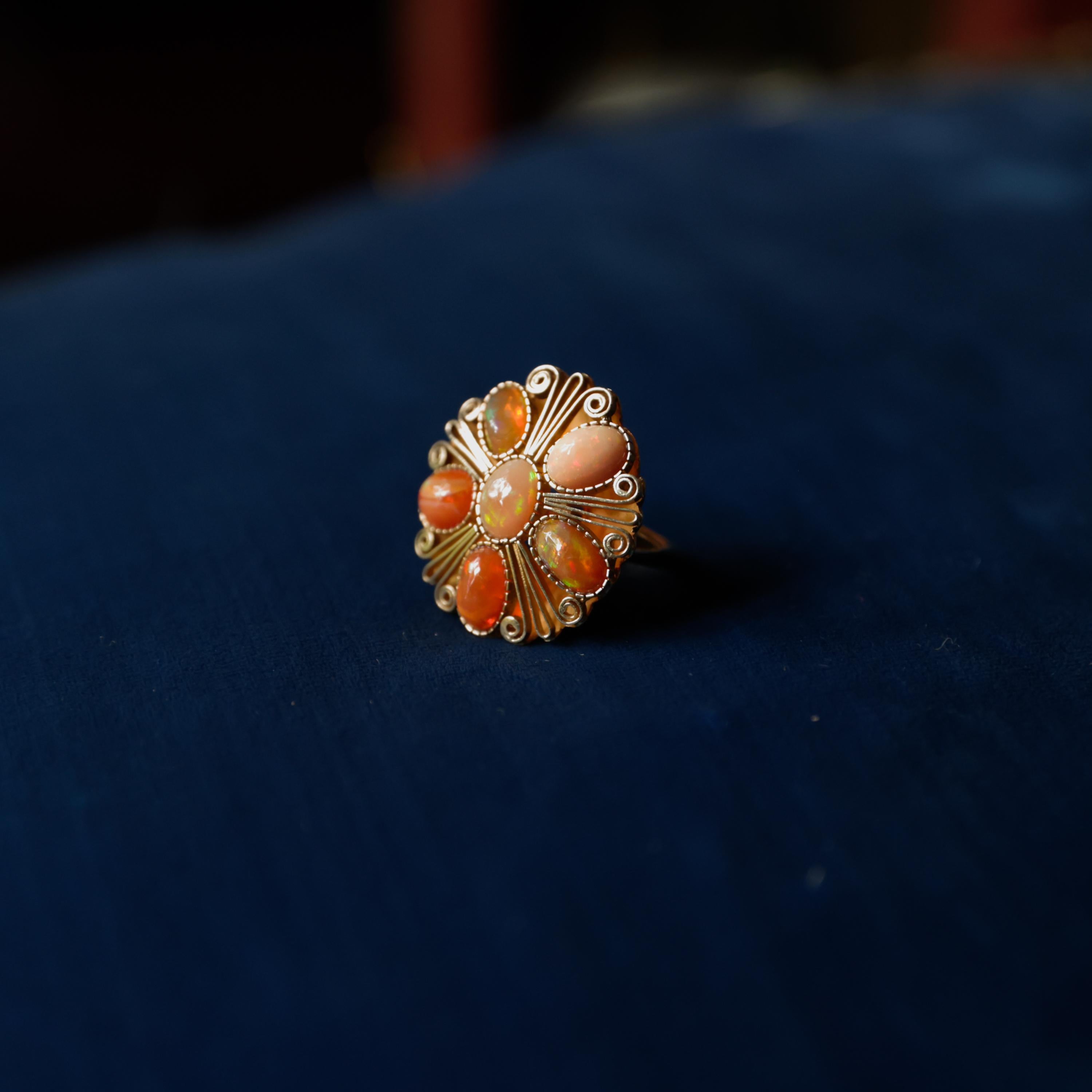 Women's or Men's Fire Opal Ring Retro Certified 5.5 Carats Circa 1940s For Sale