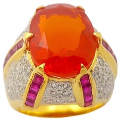 Ring mit Feueropal, Rubin und Diamant in 14K Goldfassungen gefasst