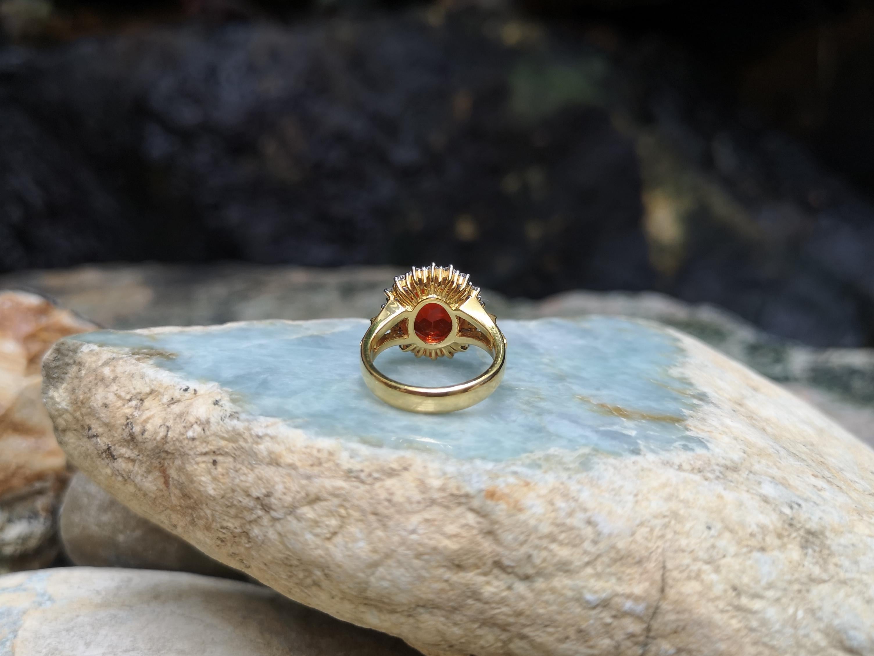 Feueropal mit Diamantring in 18 Karat Gold gefasst im Angebot 5