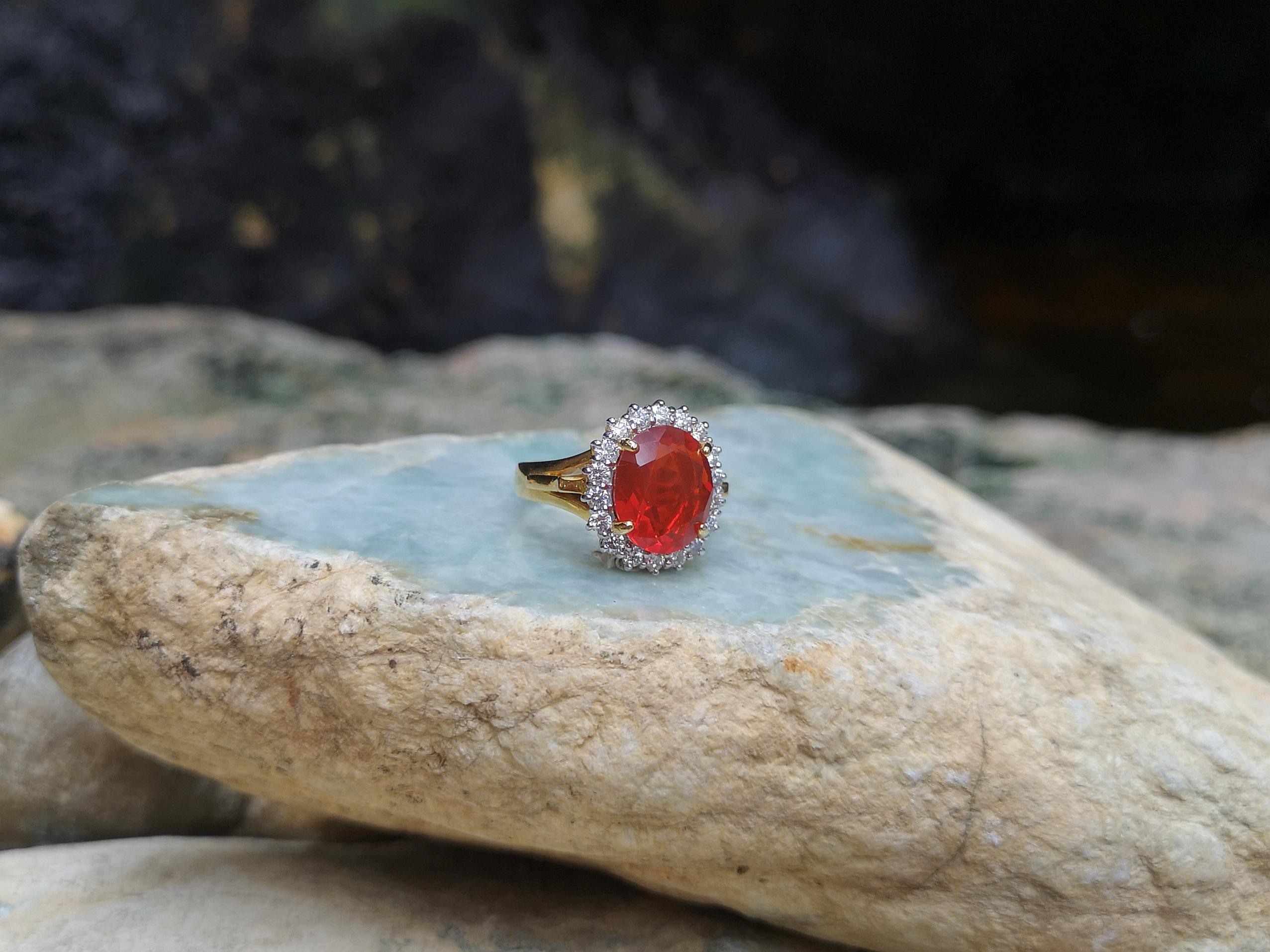 Feueropal mit Diamantring in 18 Karat Gold gefasst im Angebot 4