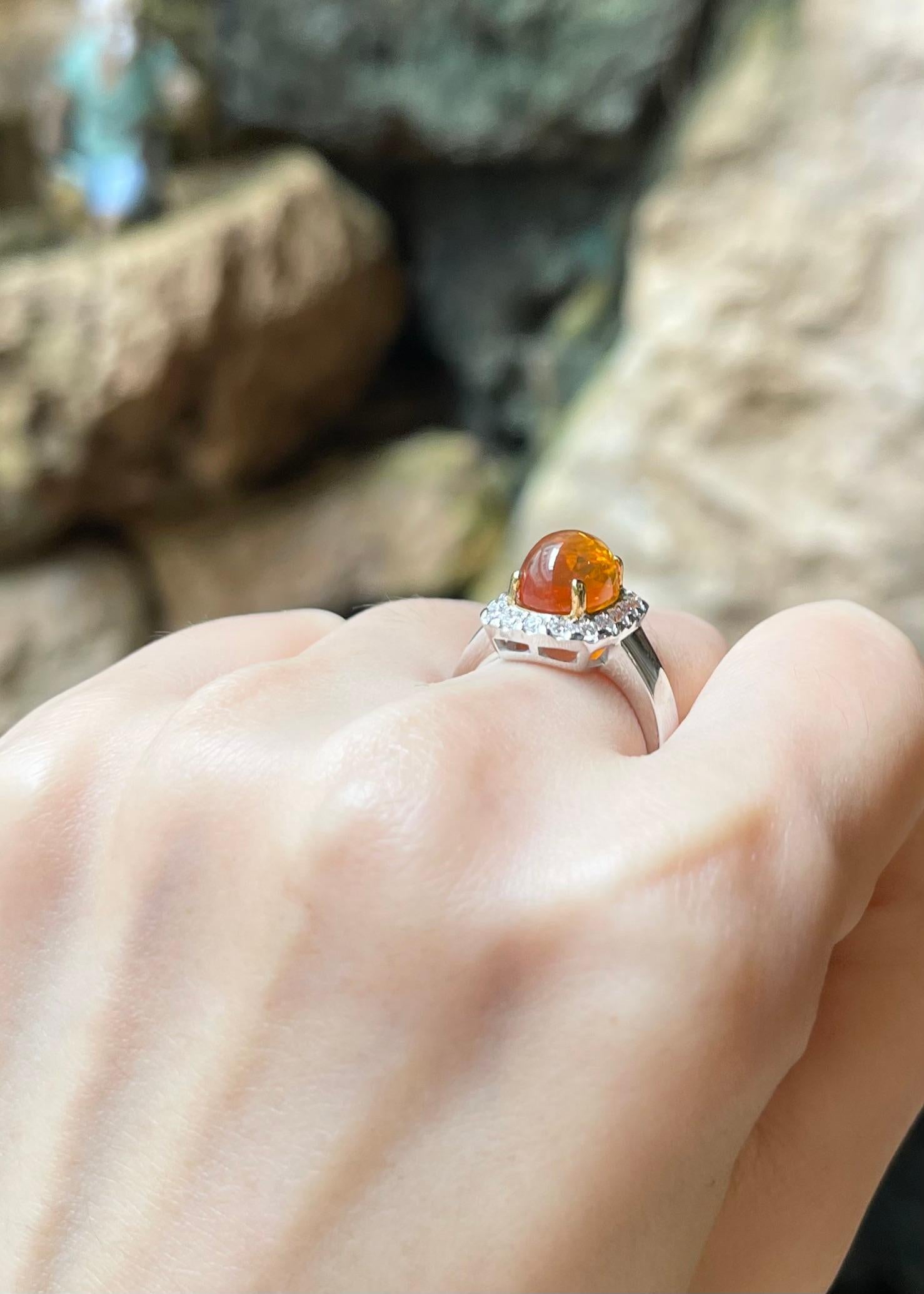 Fire Opal with Diamond Ring set in 18K White Gold Setting In New Condition For Sale In Bangkok, TH