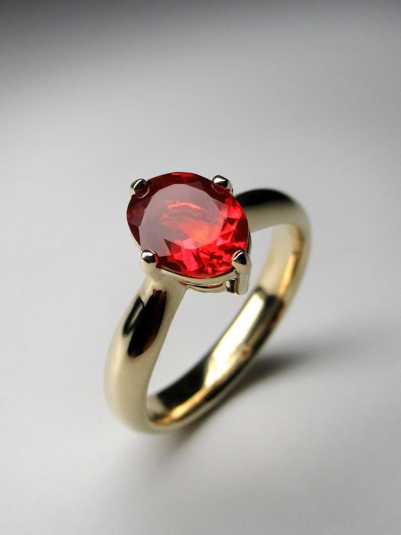 Bague en or jaune avec opale de feu et pierres précieuses mexicaines rouges en vente 3