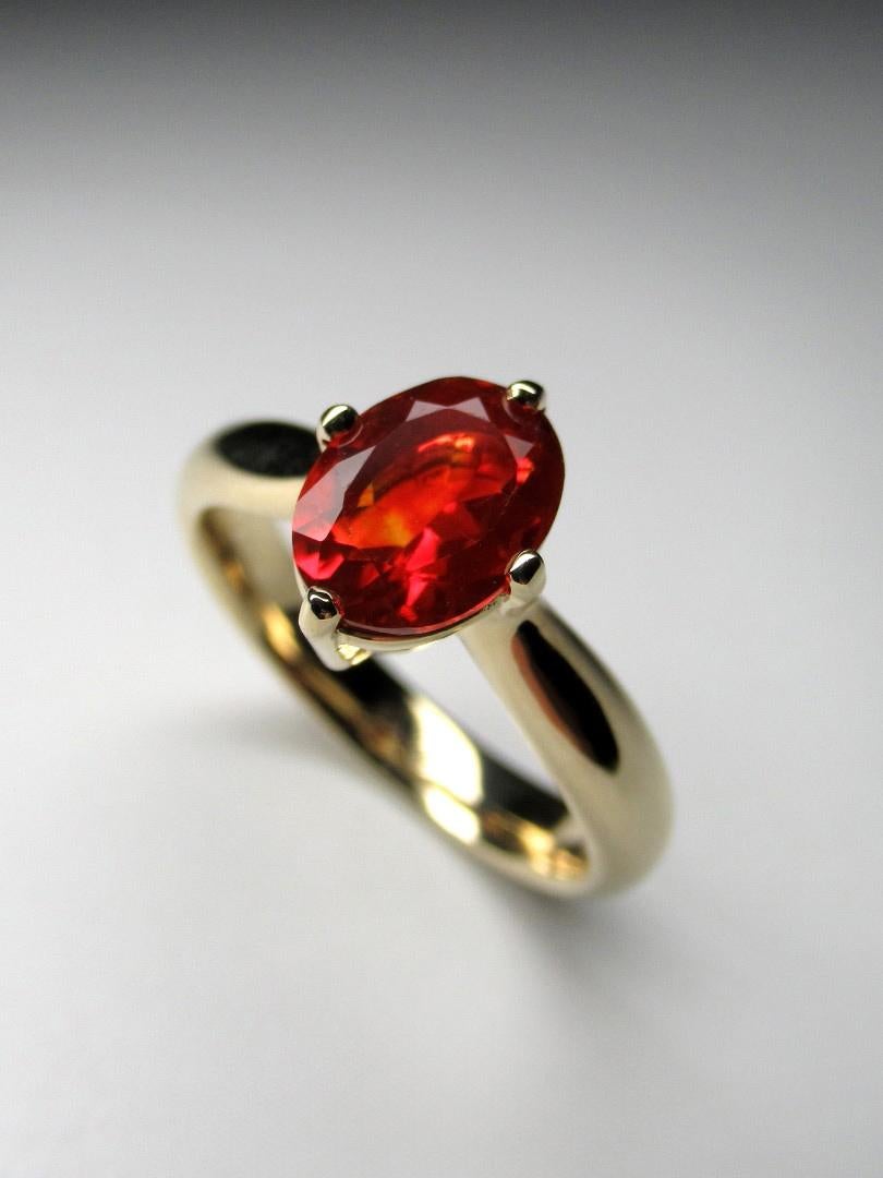 Bague en or jaune avec opale de feu et pierres précieuses mexicaines rouges en vente 9