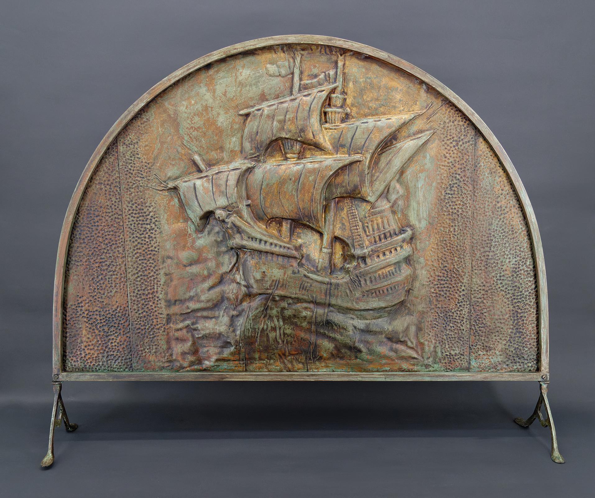 Fire screen / chimney cover, with galleon / boat / ship motif.

Perhaps an artist's vision of a ghost ship: the Flying Dutchman...

In bronze and patinated brass
Art Deco, circa 1920

In good condition, beautiful patina.

Dimensions:
height 66