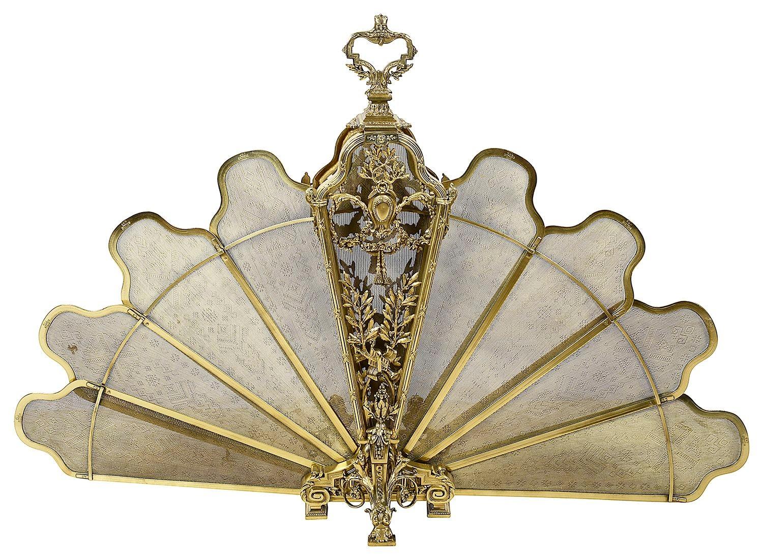 XIXe siècle Pare-feu français du 19ème siècle, bronze doré. en vente