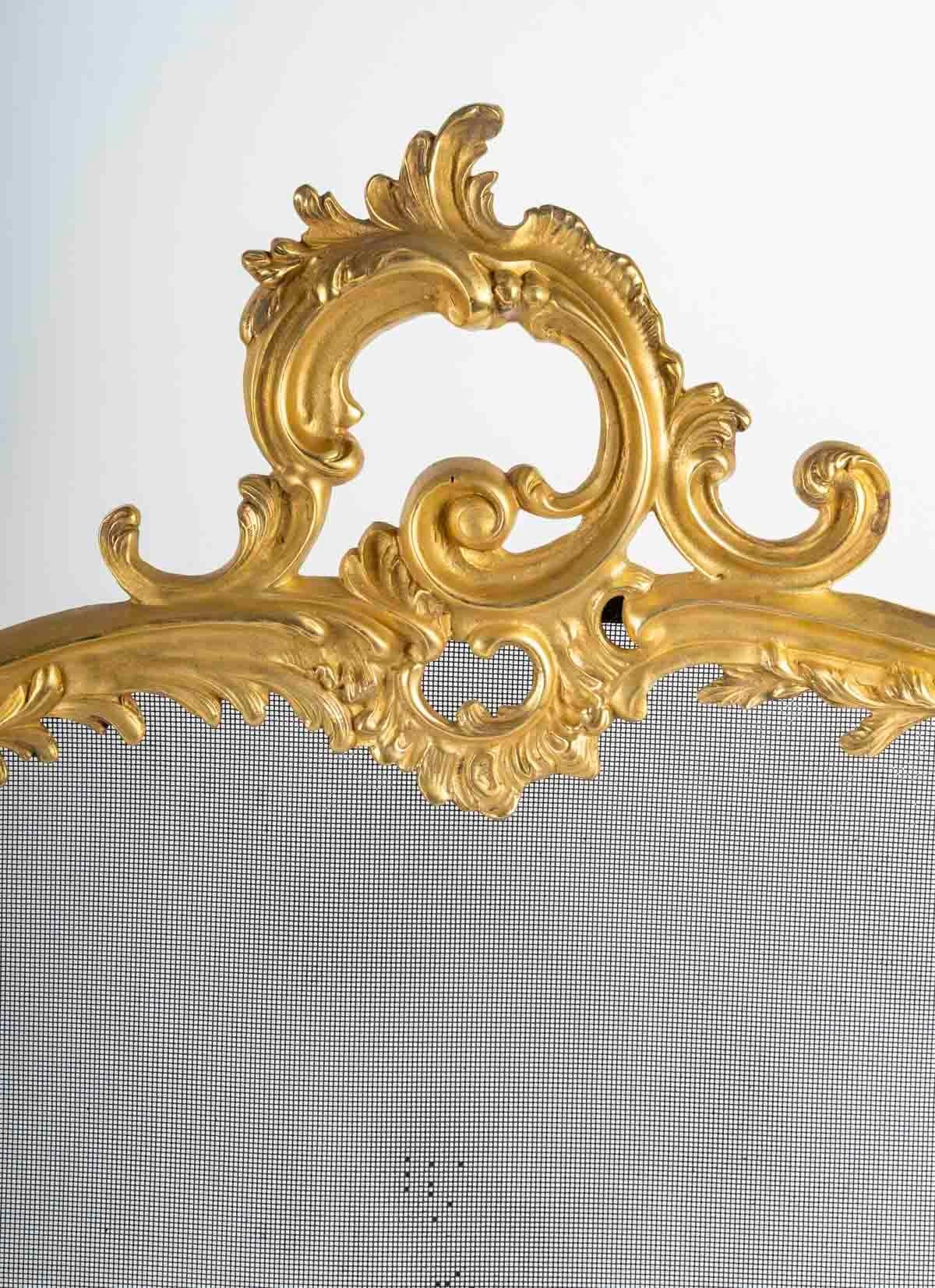 Paravento in ormolu in stile Luigi XVI.

Paravento da camino, paravento da caminetto in ormolu, di ottima qualità, periodo Napoleone III, stile Luigi XVI, XIX secolo.
Altezza: 75 cm. L: 65cm, P: 15cm