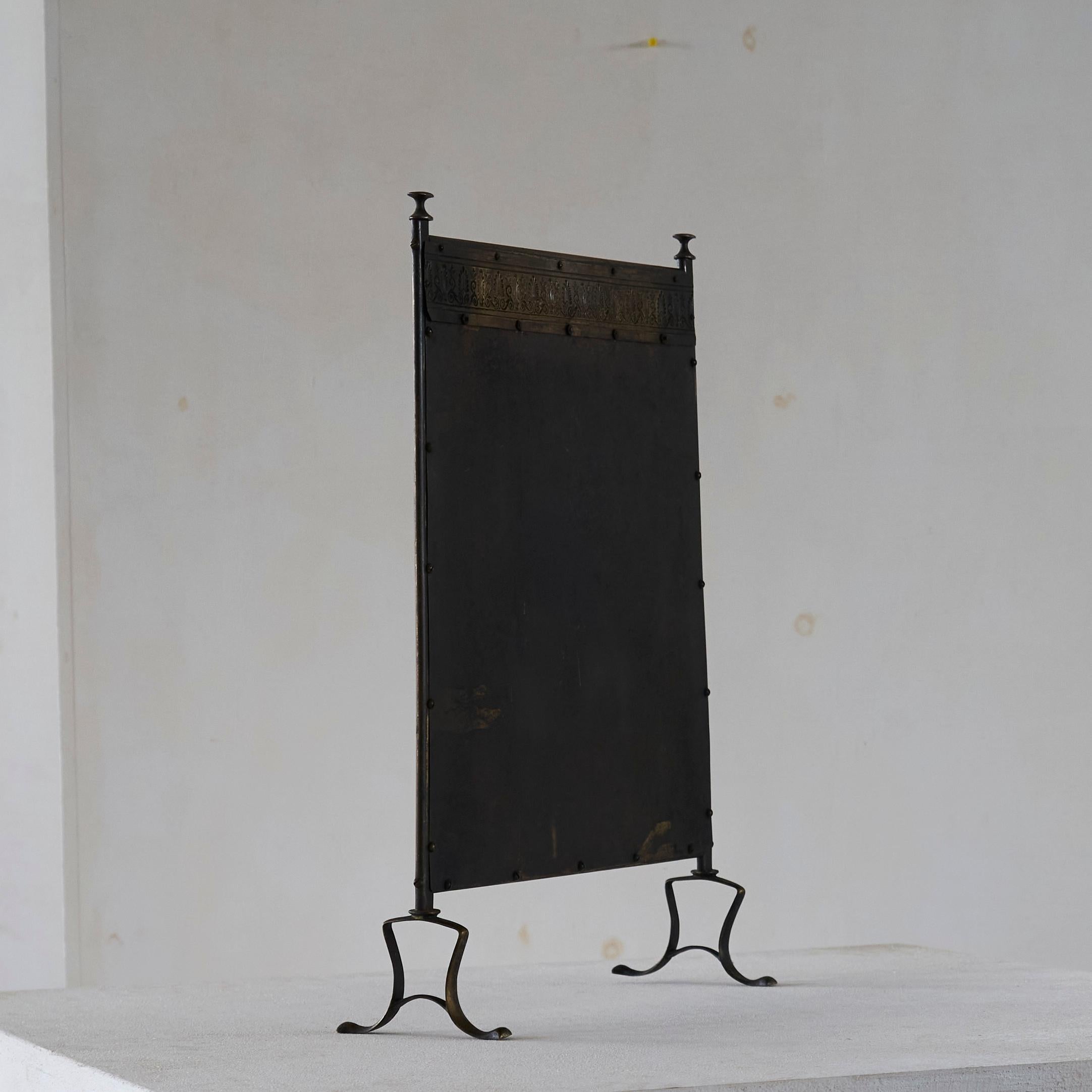 Fire Screen in Patinated Brass Late 19th Century For Sale 1